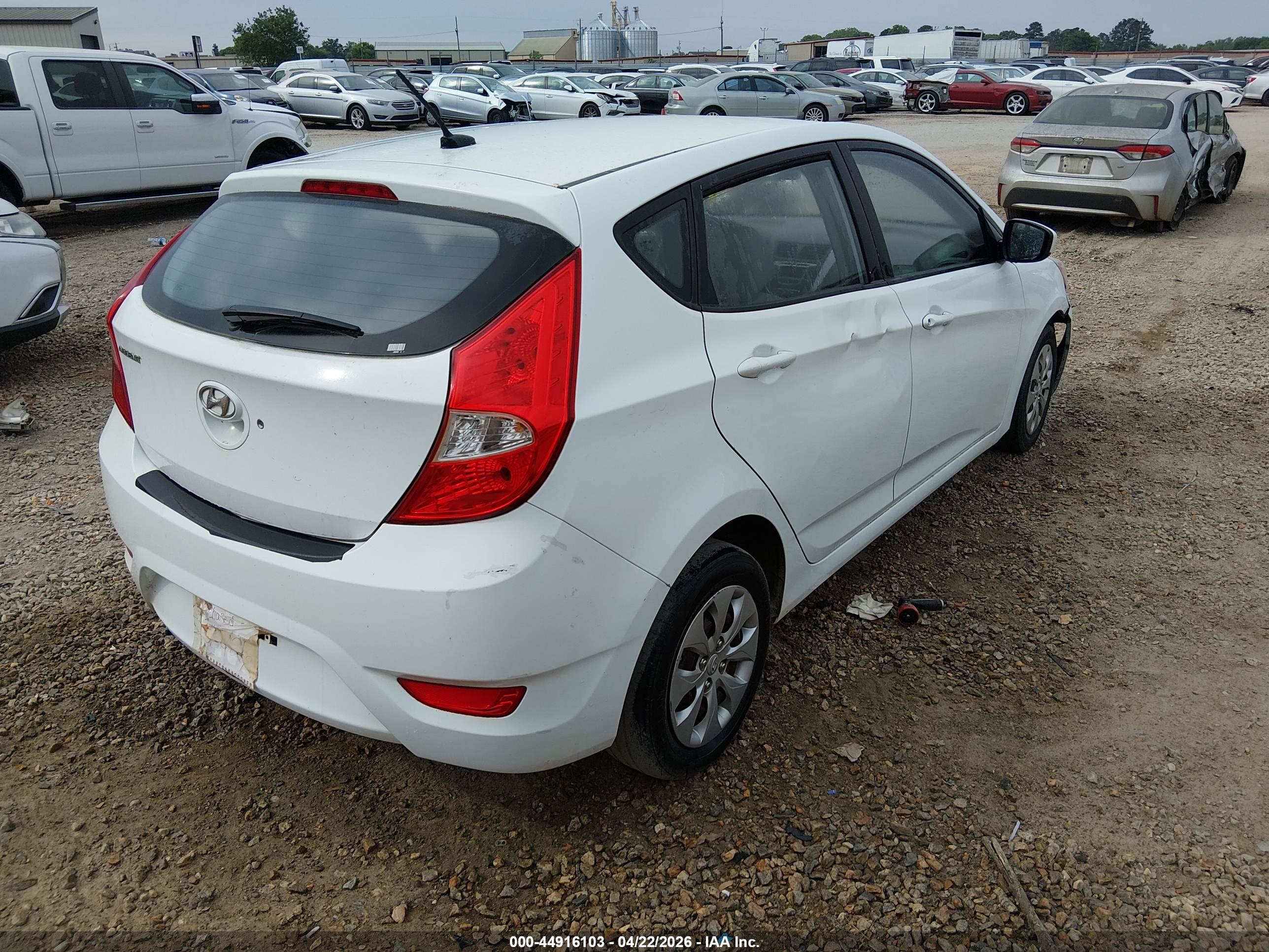 HYUNDAI ACCENT image 4