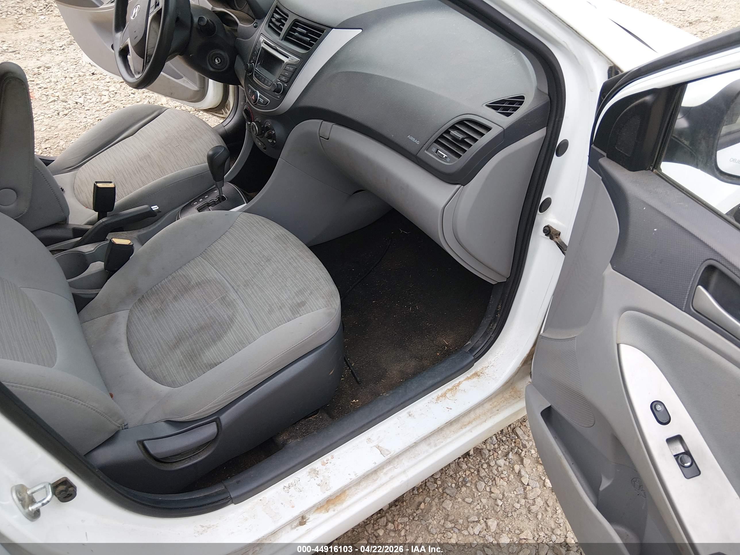 HYUNDAI ACCENT image 5