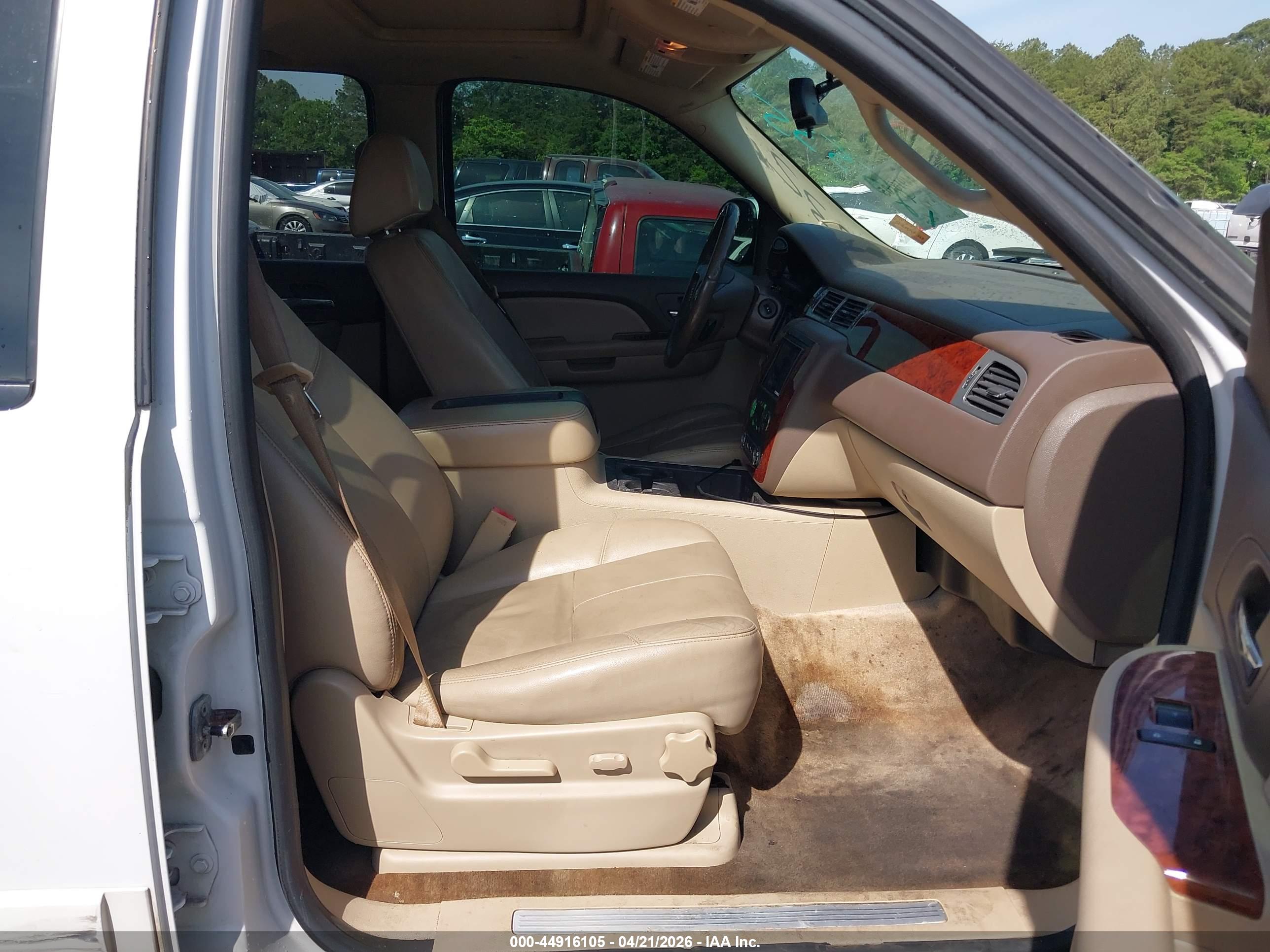 CHEVROLET TAHOE image 5