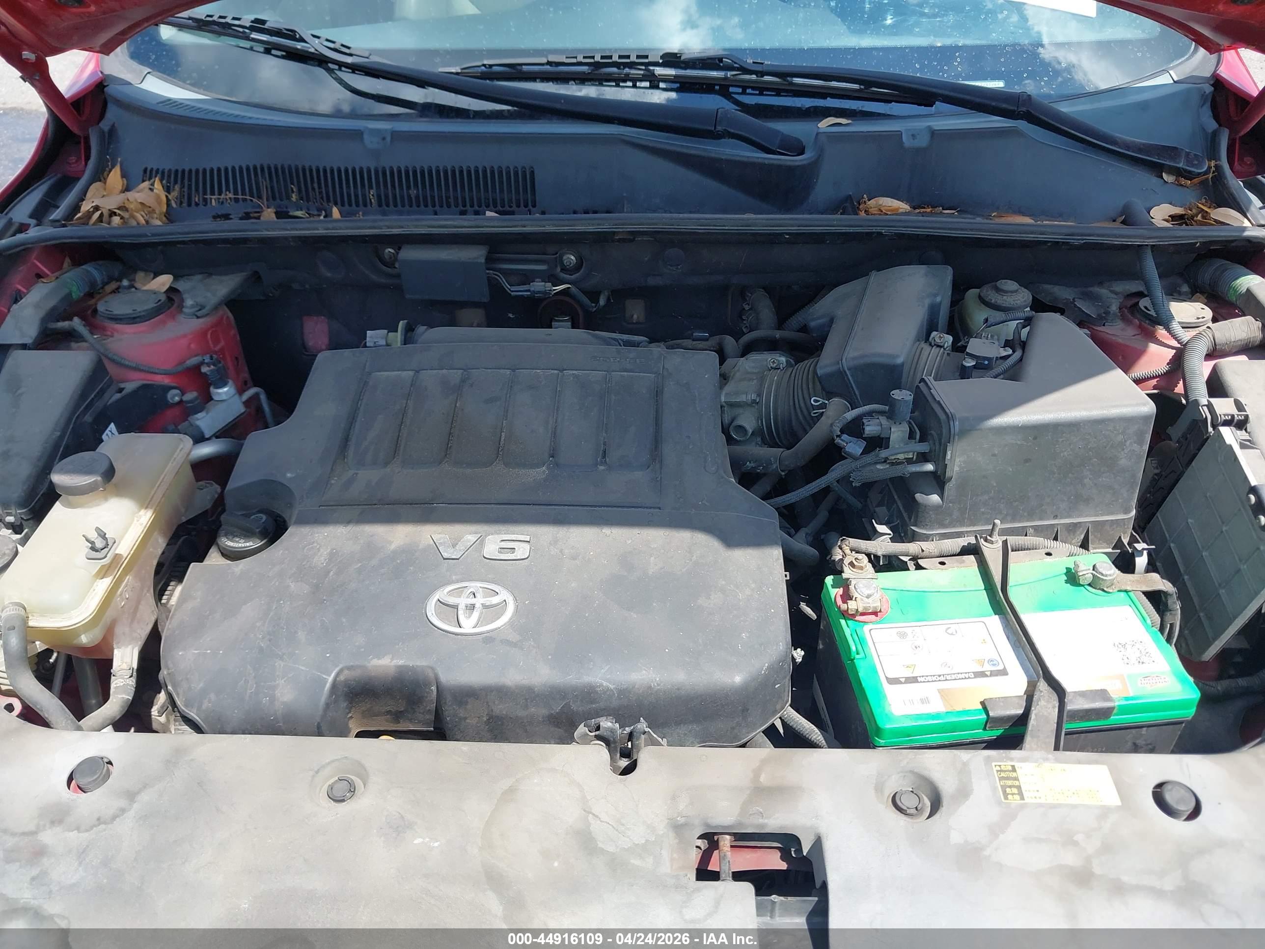 TOYOTA RAV4 image 10