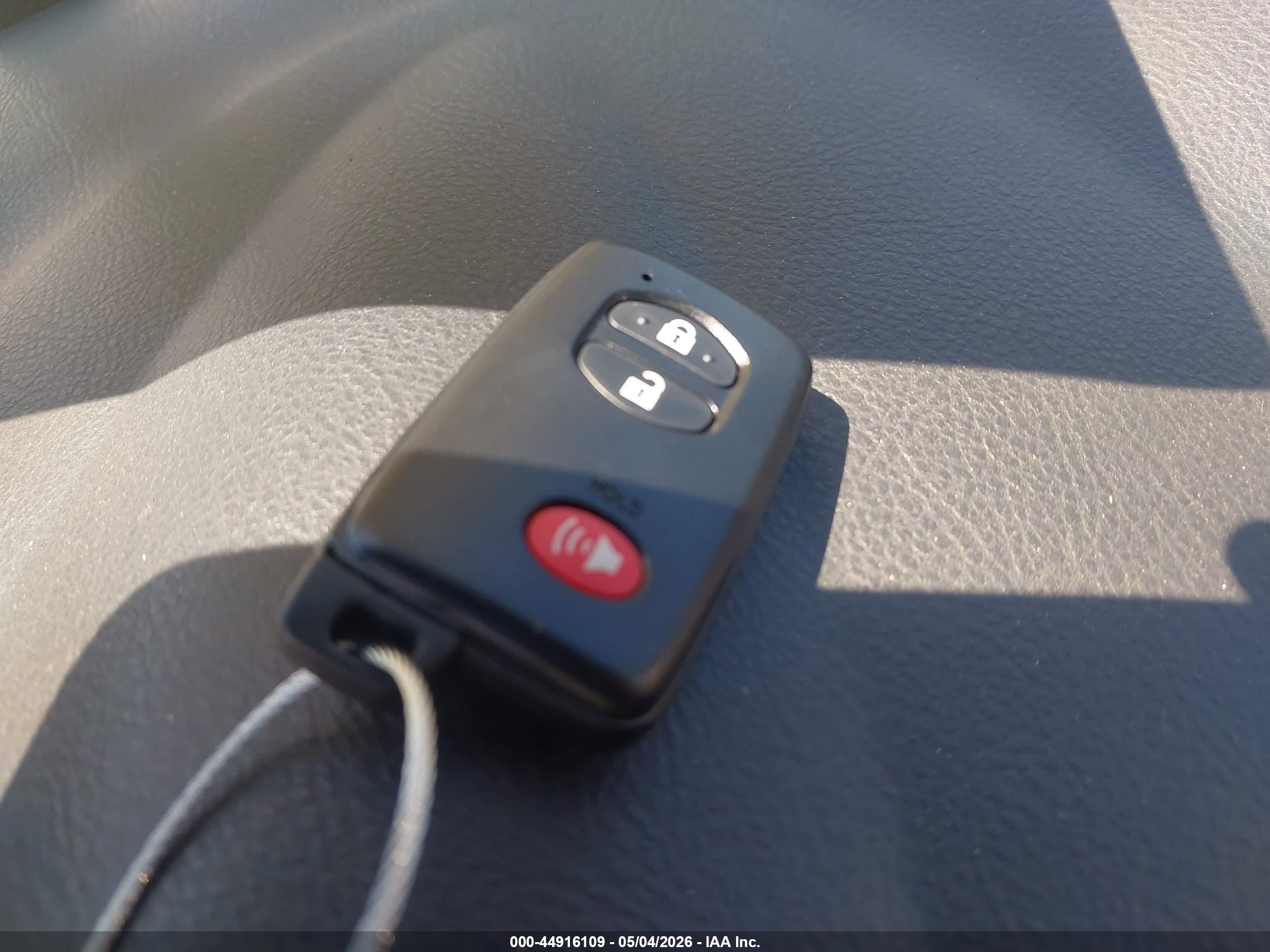 TOYOTA RAV4 image 11