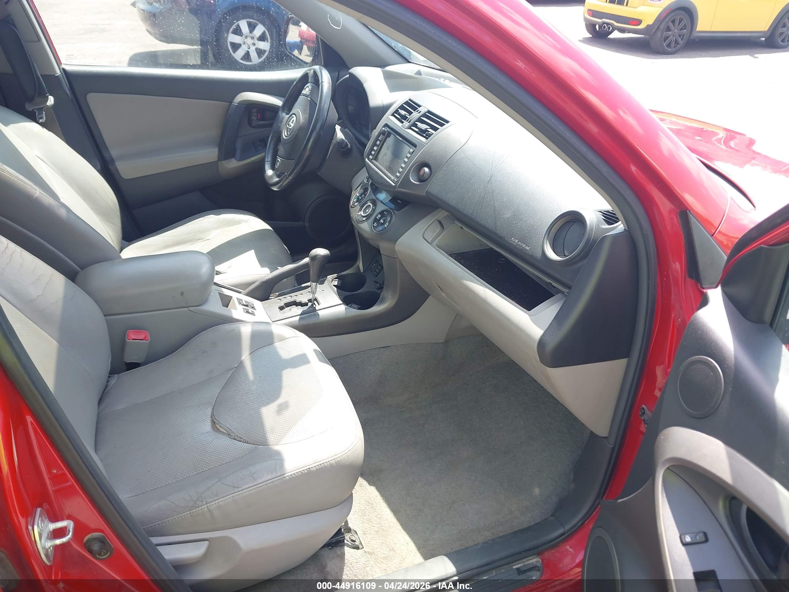 TOYOTA RAV4 image 5