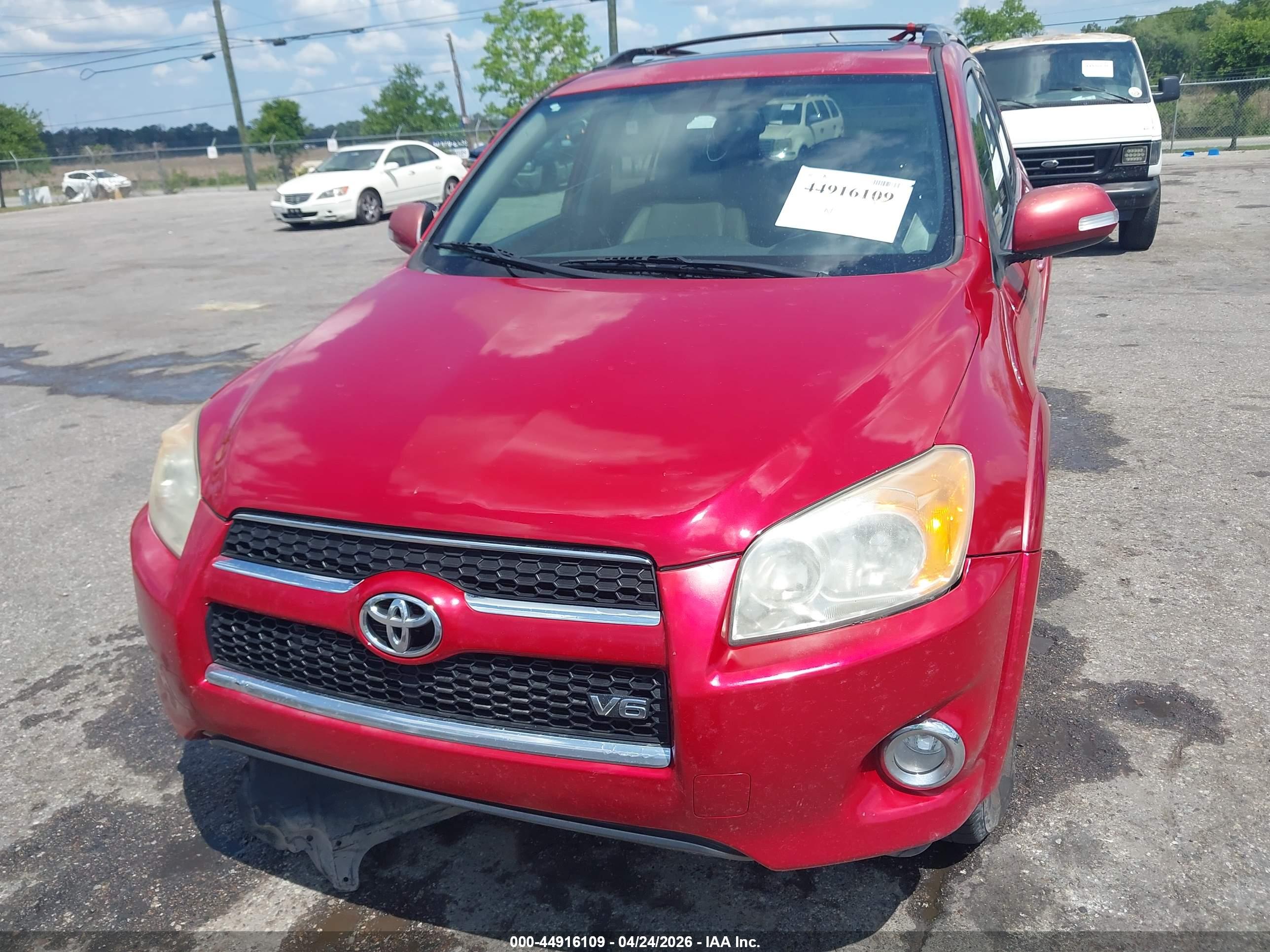 TOYOTA RAV4 image 6