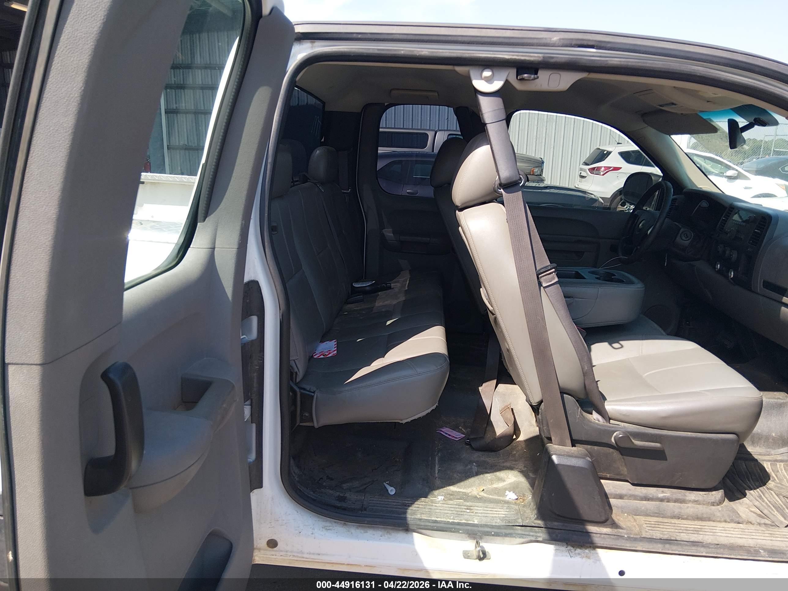 CHEVROLET SILVERADO image 8