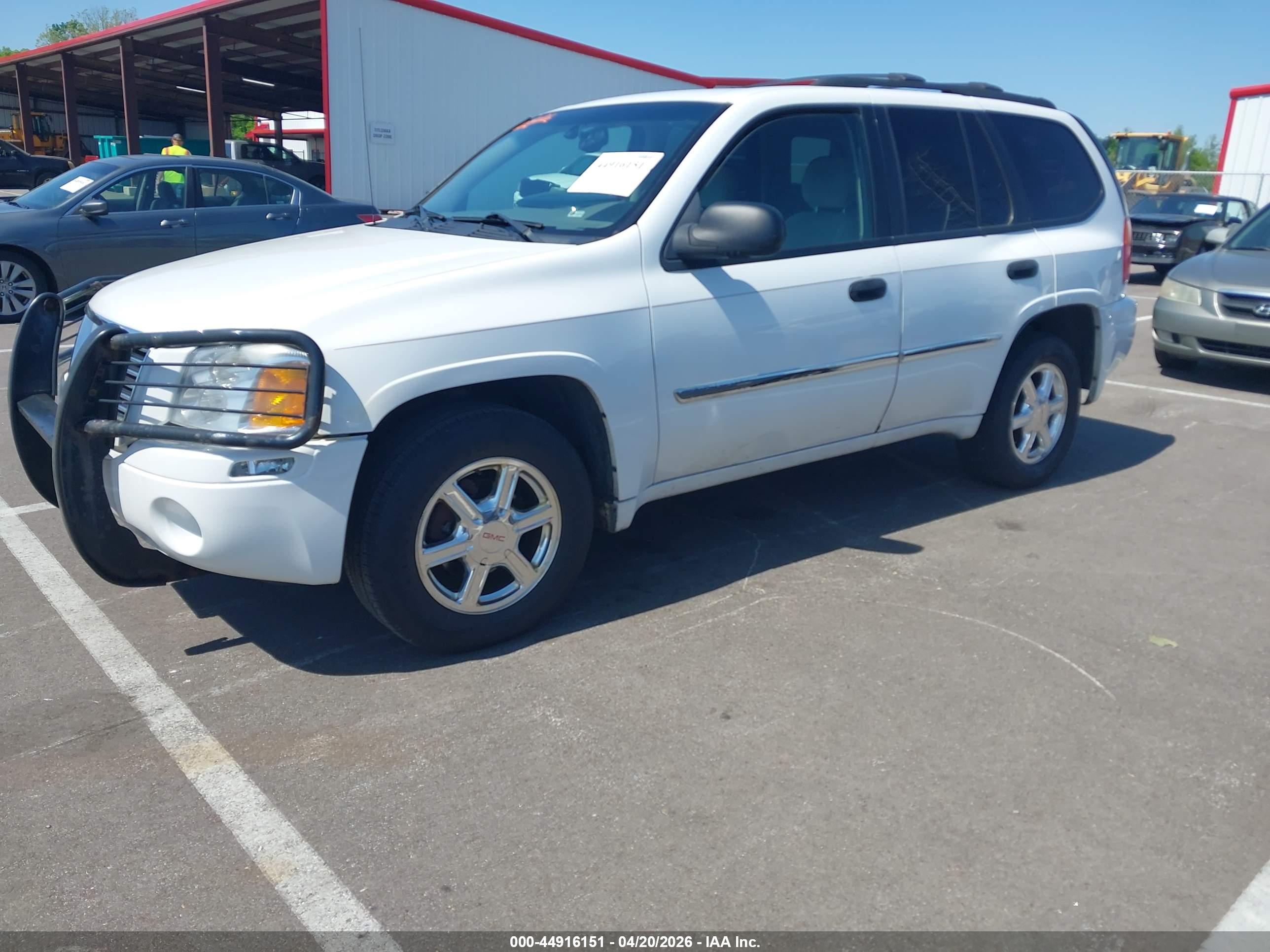 GMC ENVOY image 2