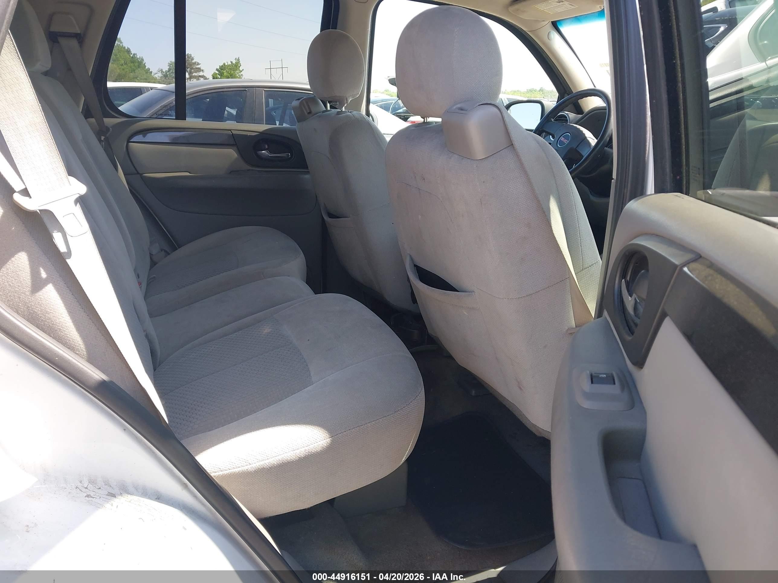 GMC ENVOY image 8