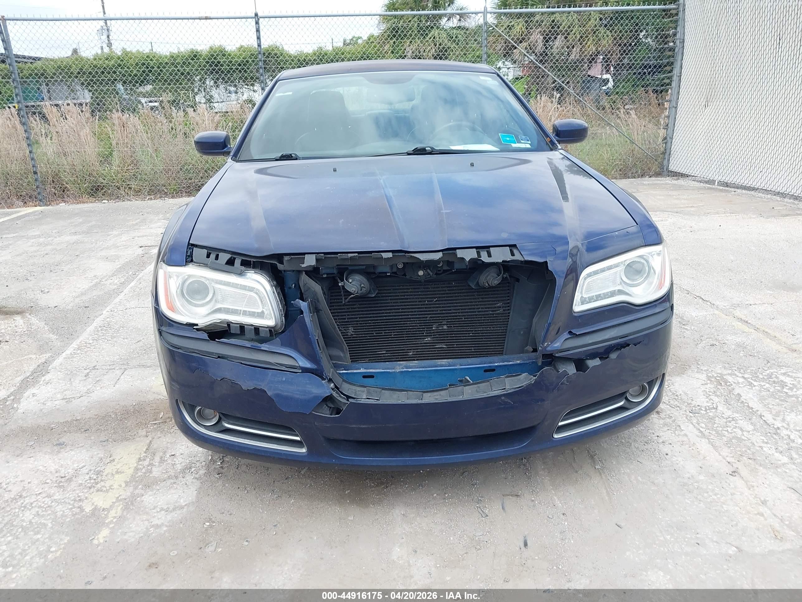 CHRYSLER 300 image 6