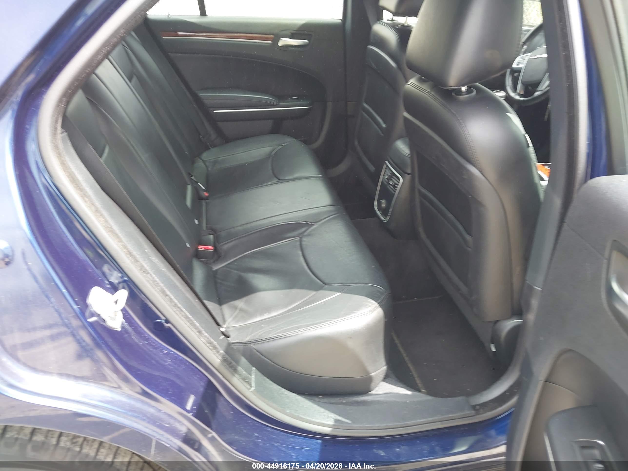 CHRYSLER 300 image 8
