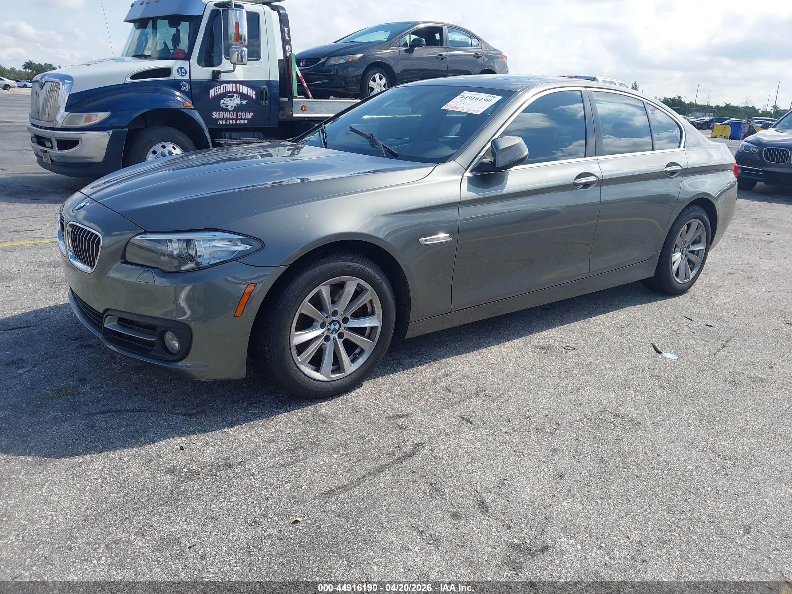 BMW 528I image 2