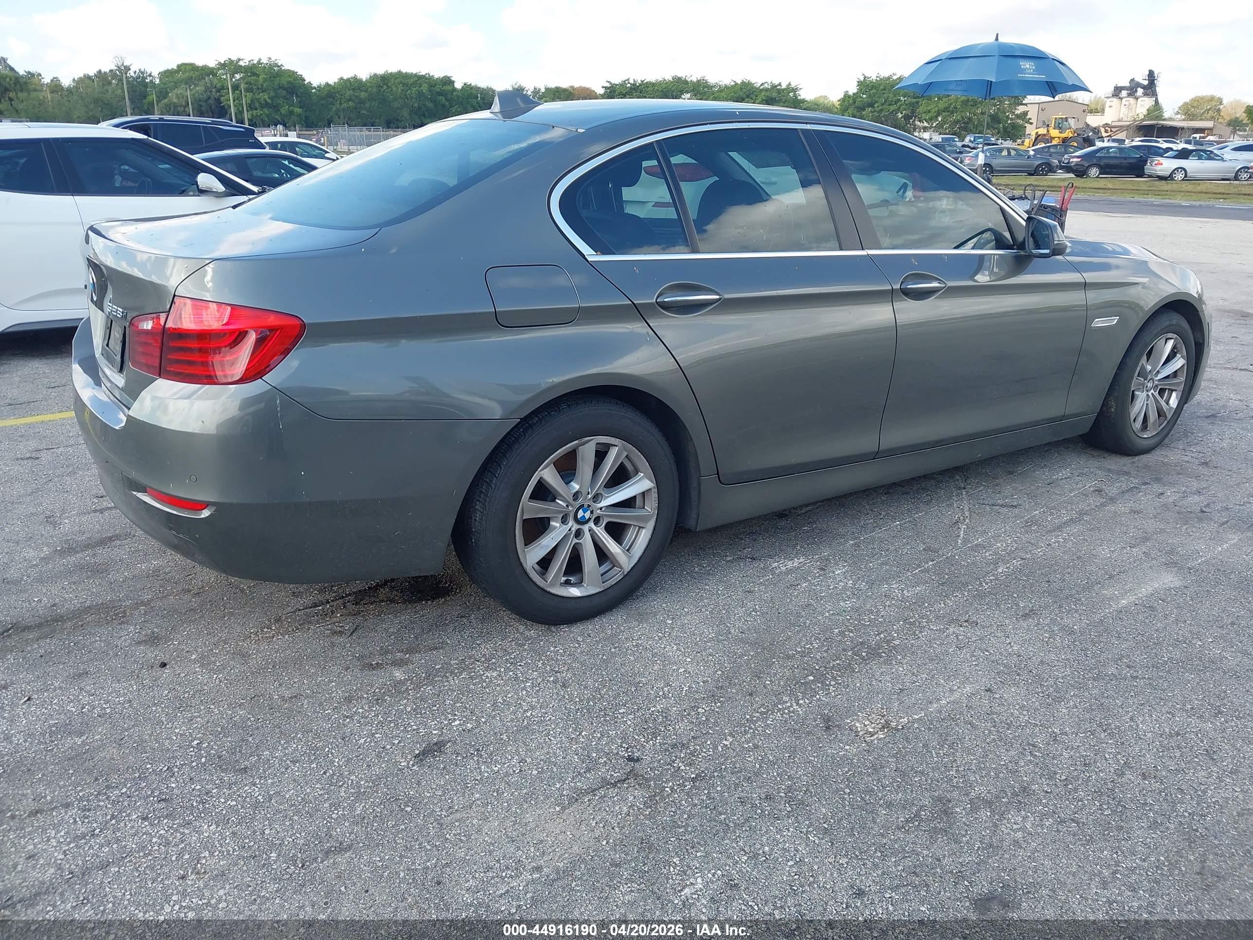 BMW 528I image 4