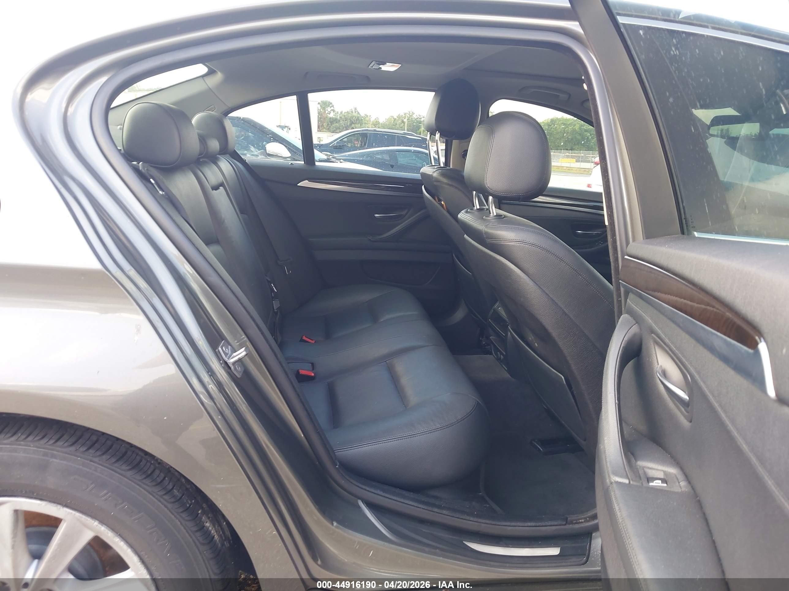 BMW 528I image 8