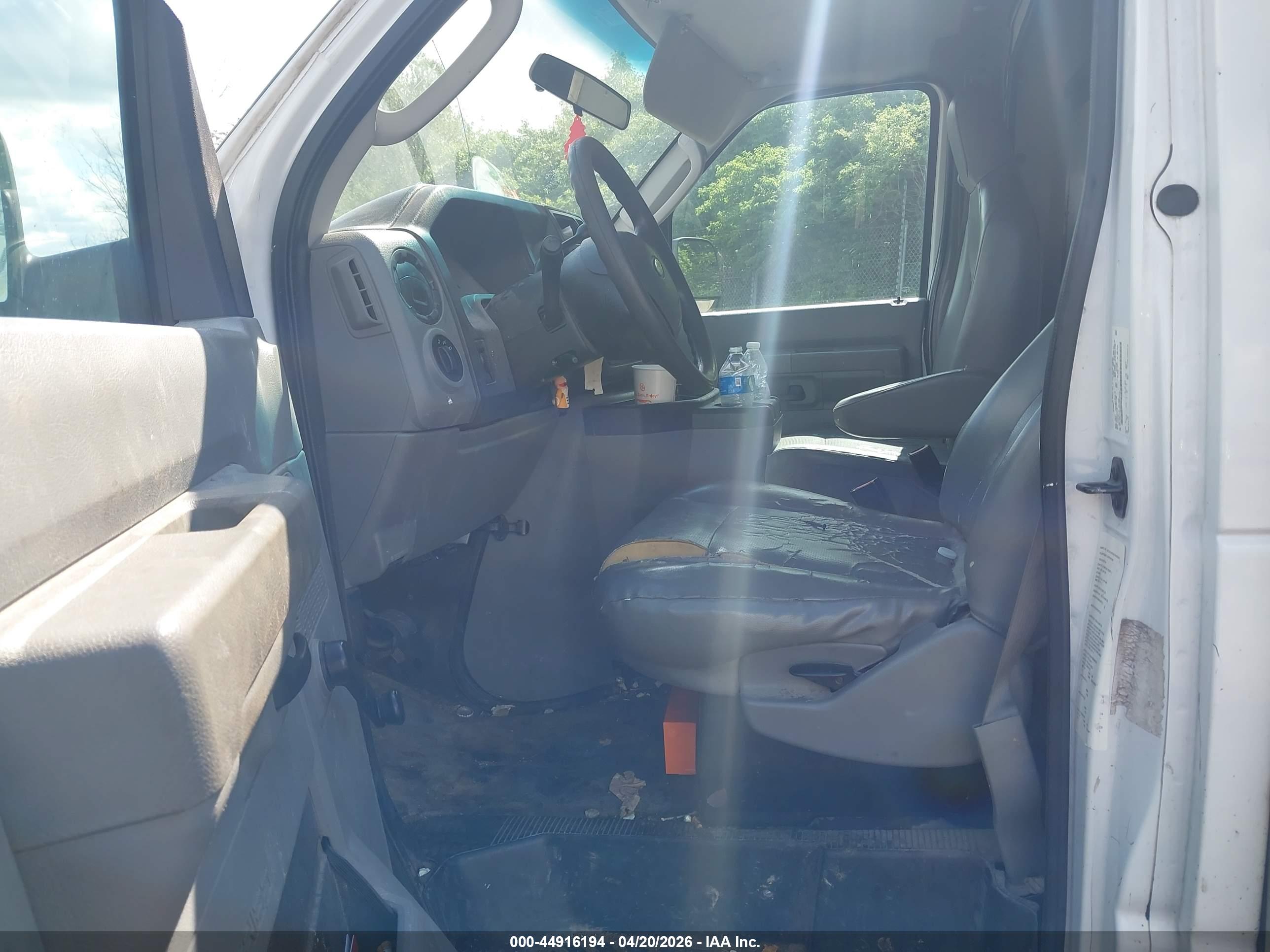 FORD E-350 image 8