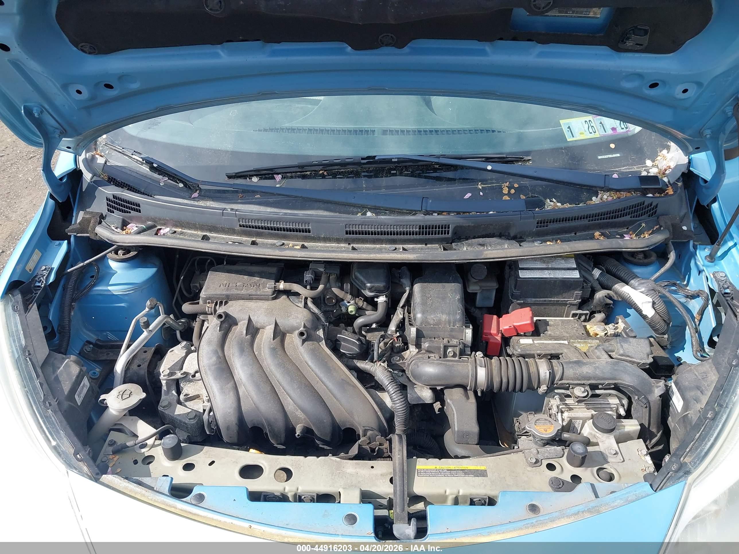 NISSAN VERSA image 10