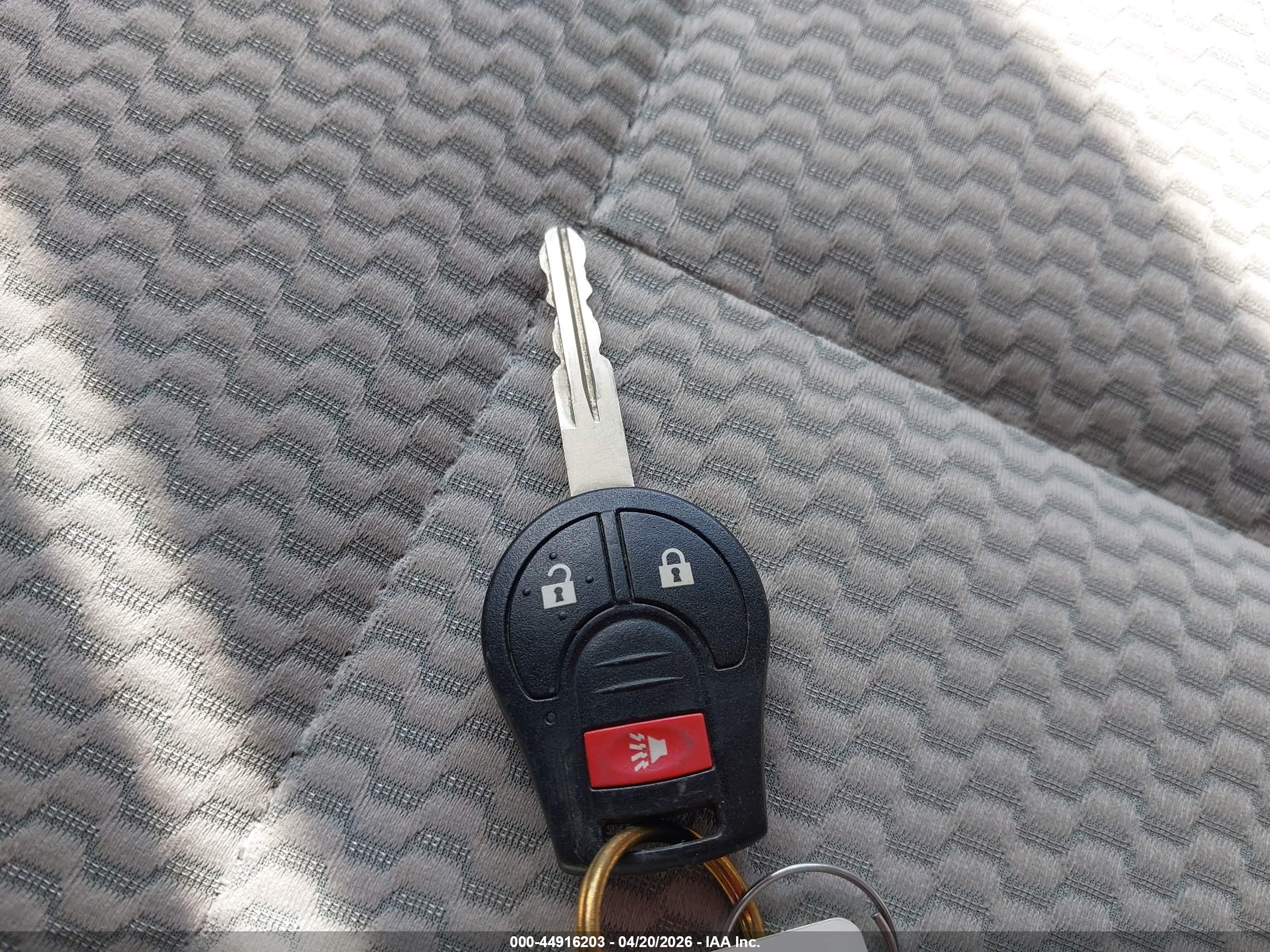 NISSAN VERSA image 11