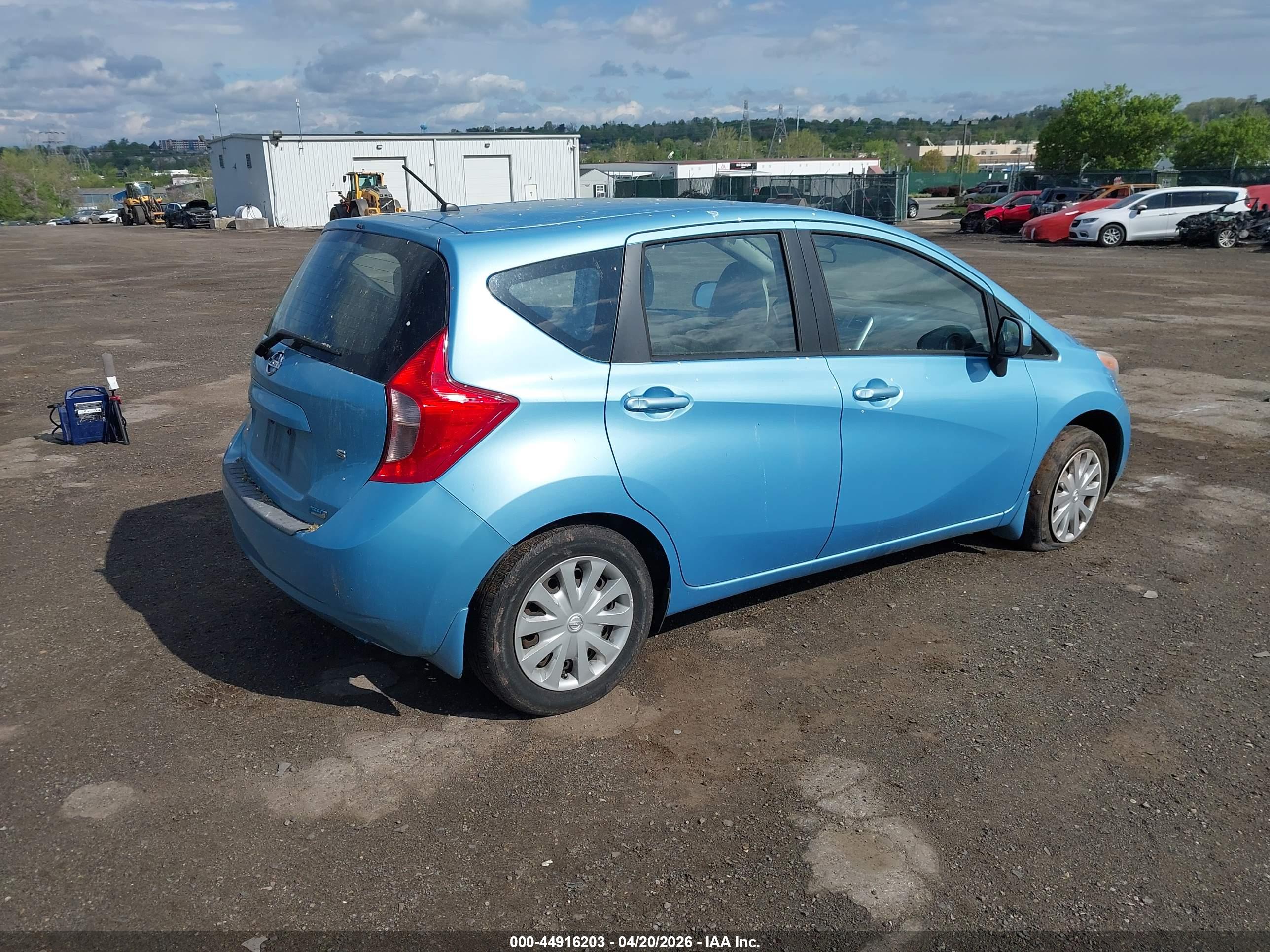 NISSAN VERSA image 4