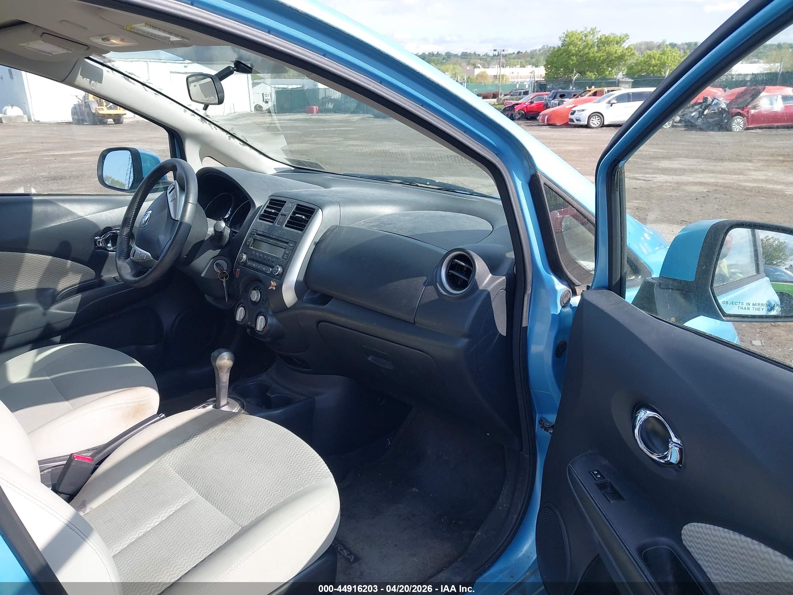 NISSAN VERSA image 5