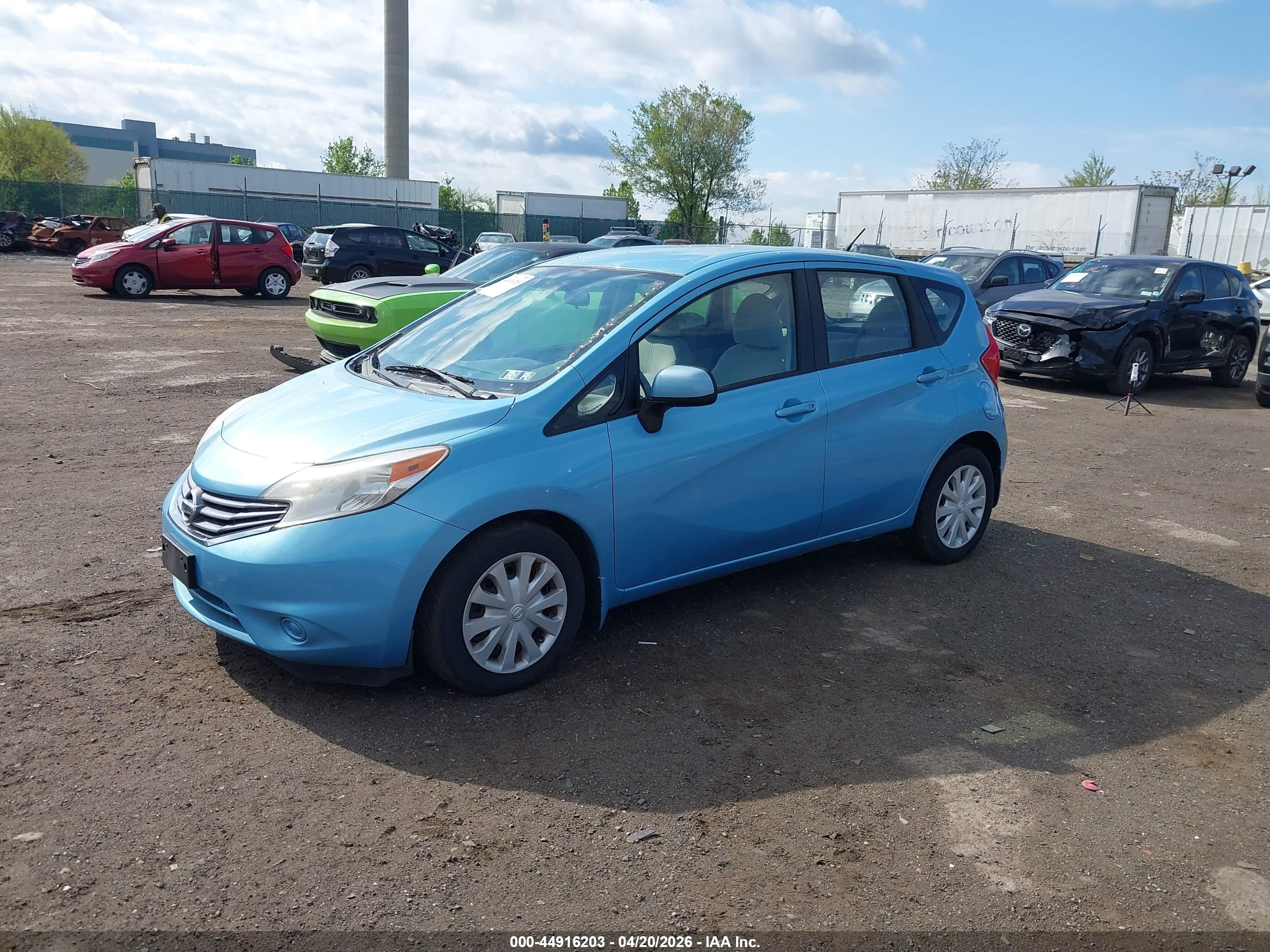 NISSAN VERSA image 6