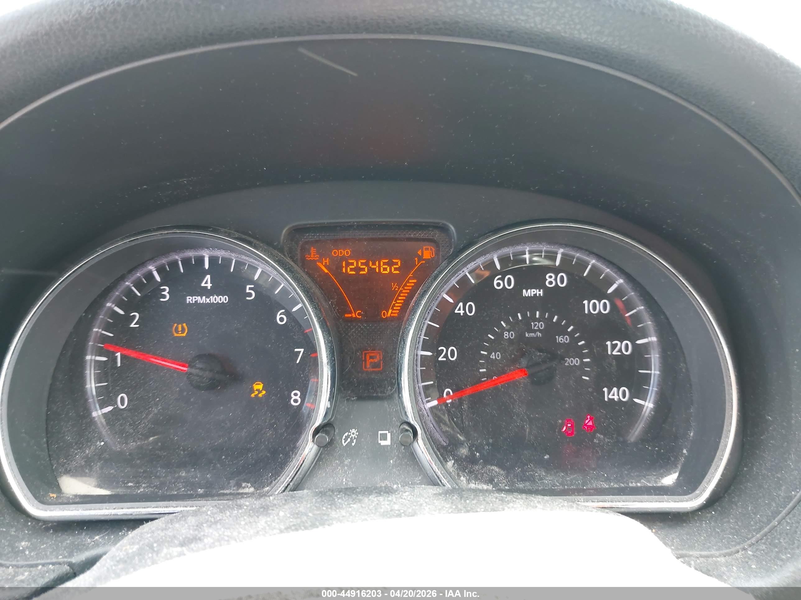 NISSAN VERSA image 7