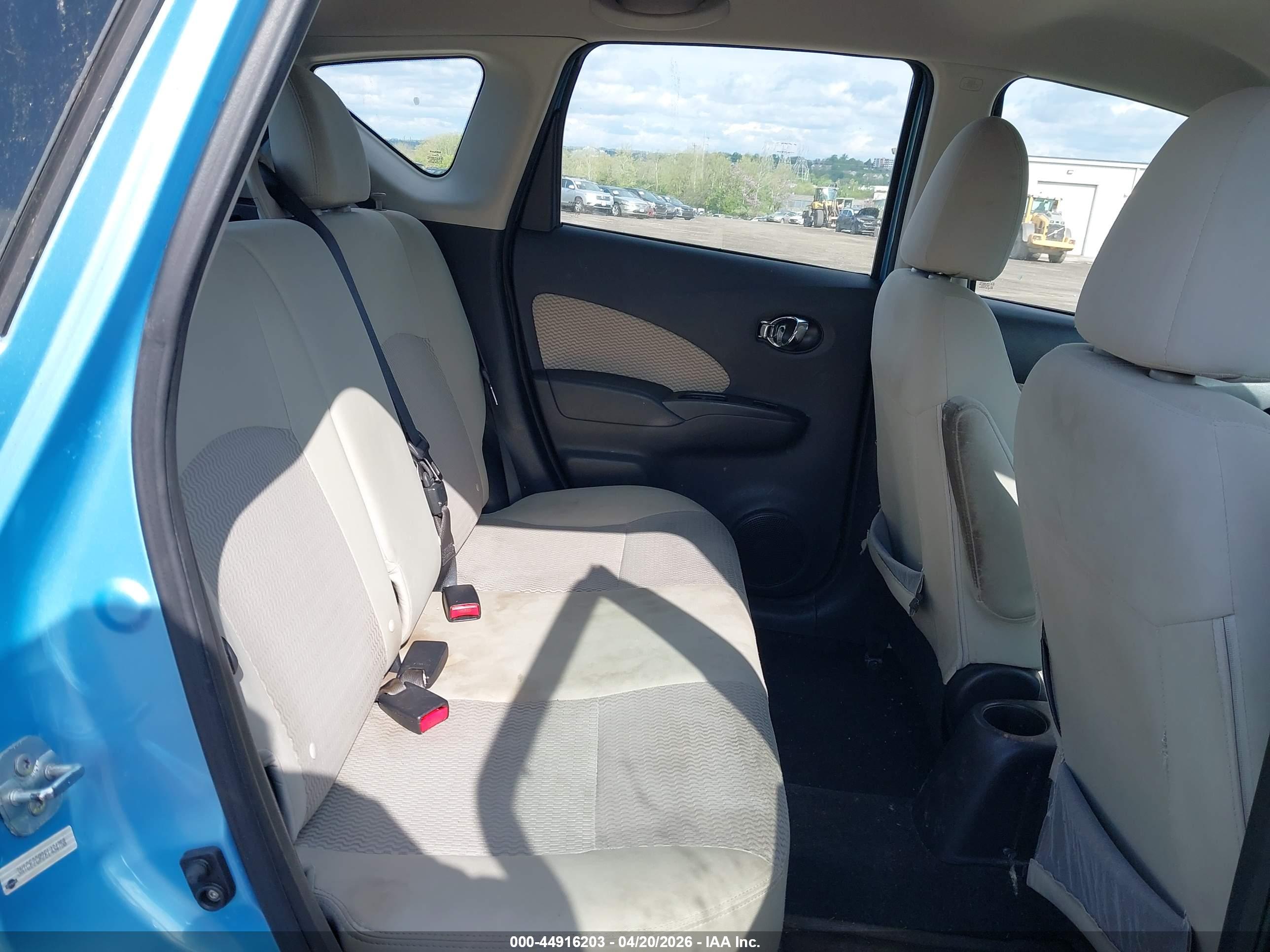 NISSAN VERSA image 8