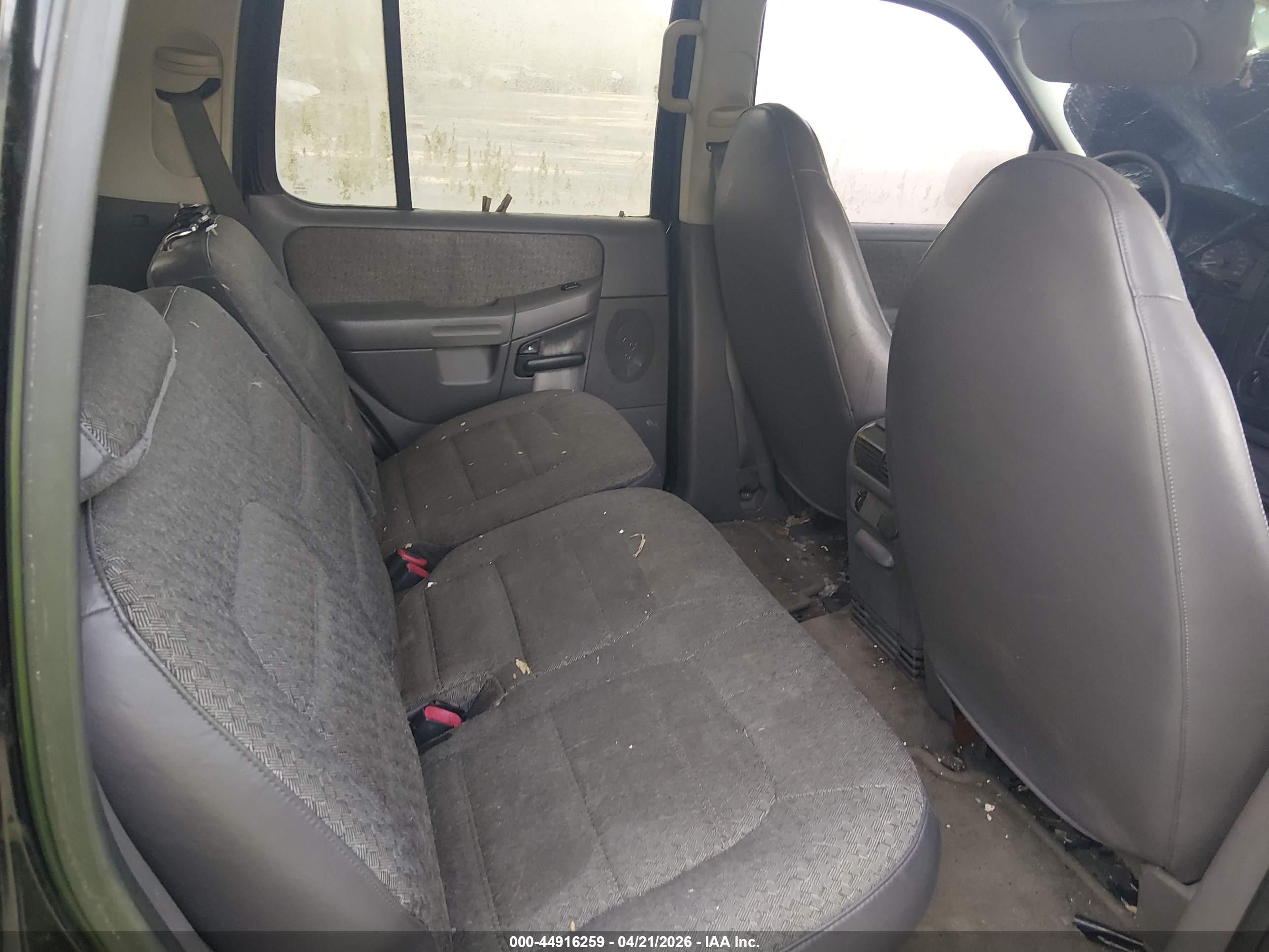FORD EXPLORER image 8