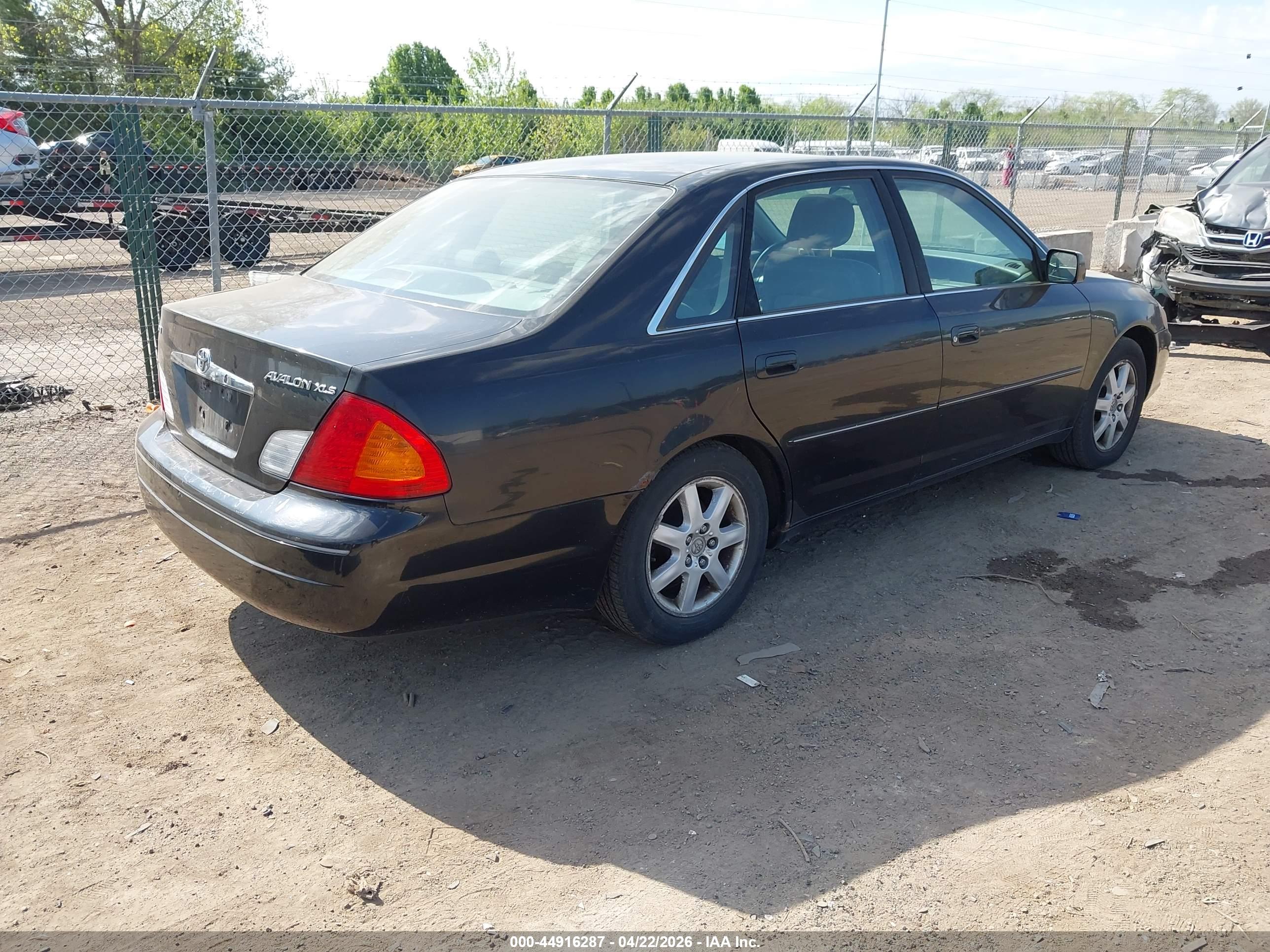 TOYOTA AVALON image 4