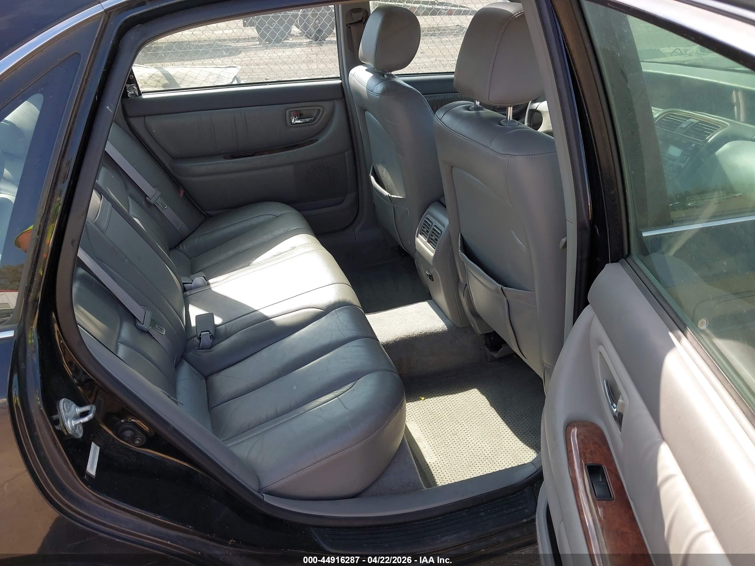 TOYOTA AVALON image 8
