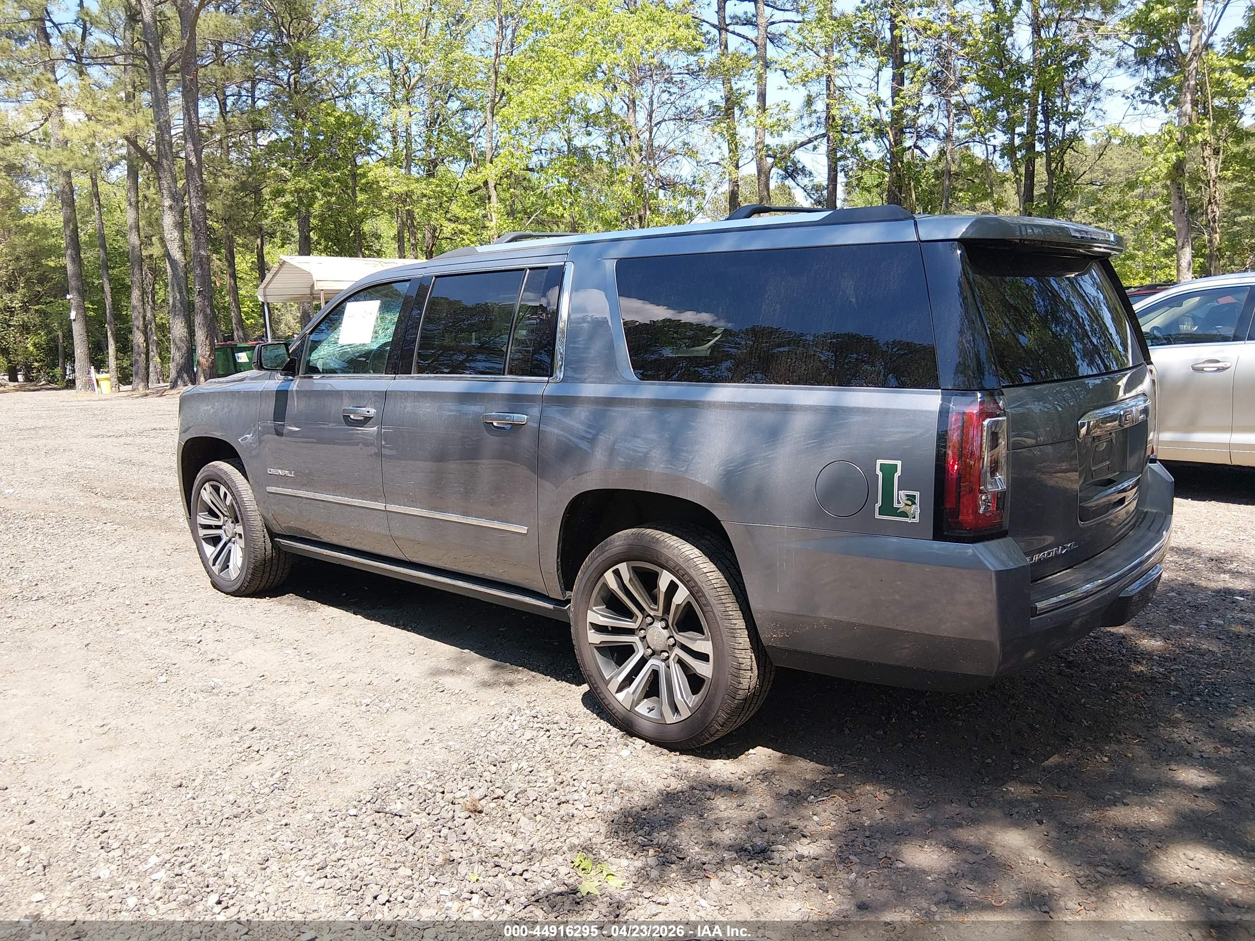 GMC YUKON image 3