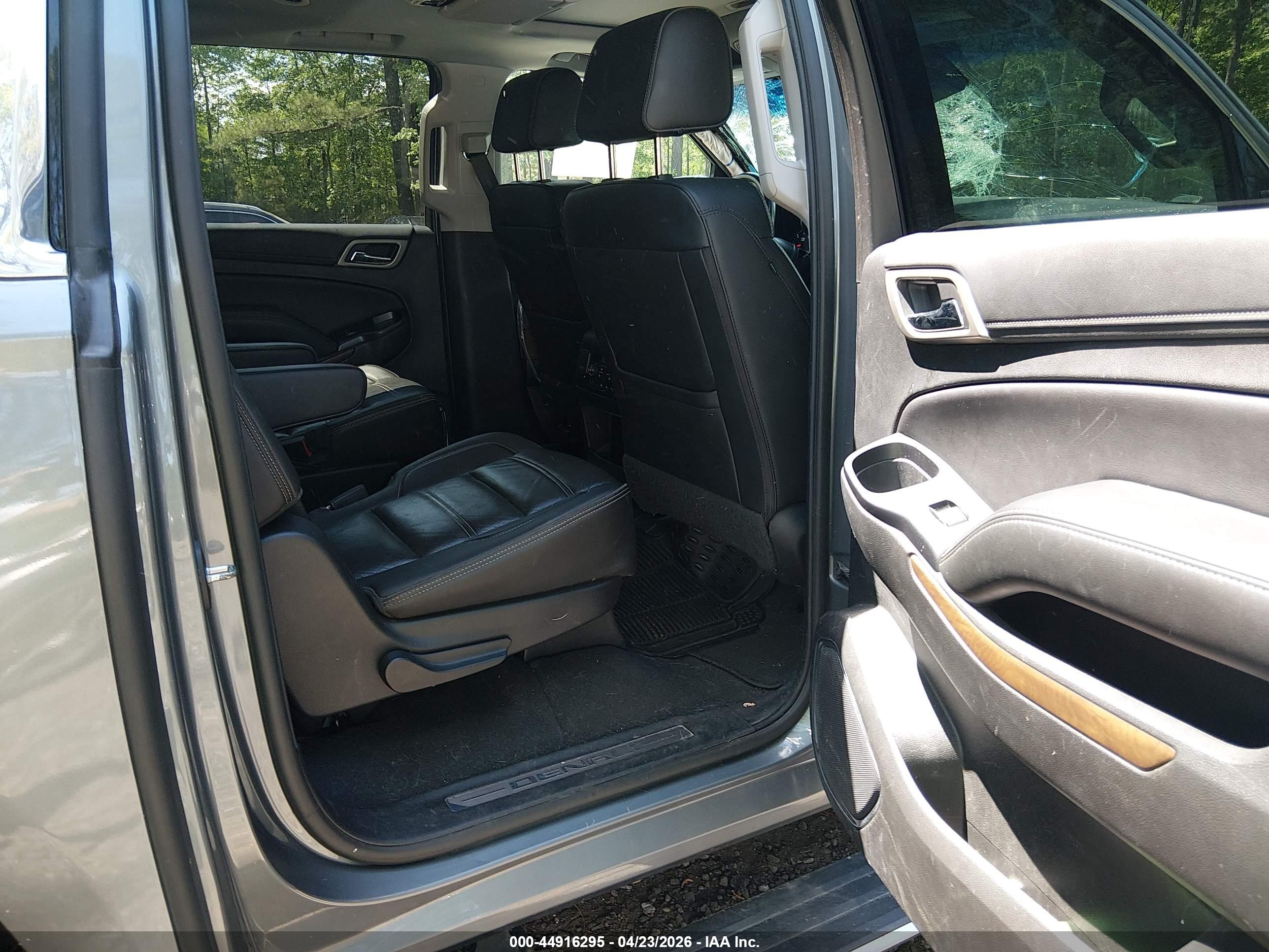 GMC YUKON image 8
