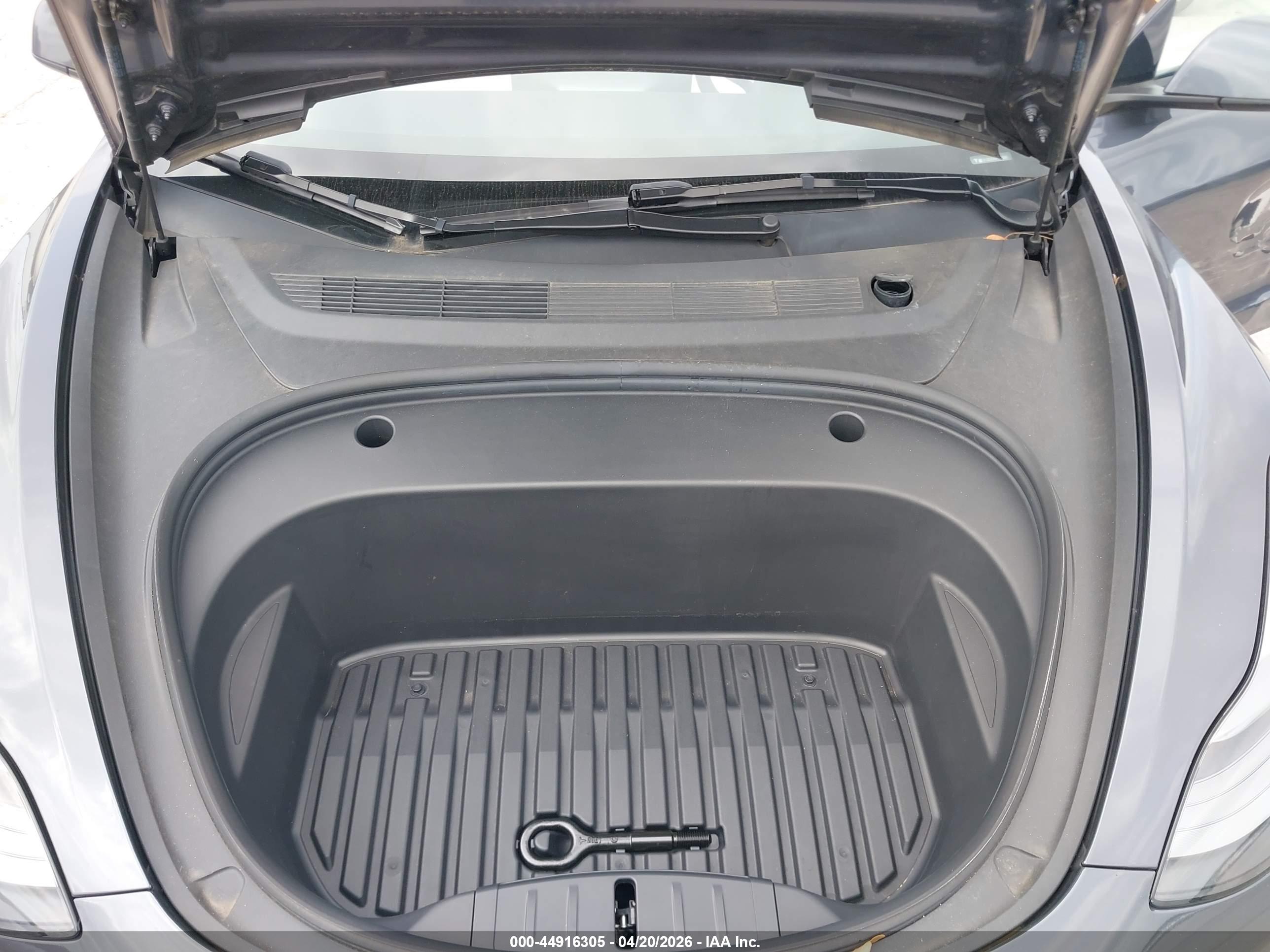 TESLA MODEL image 10