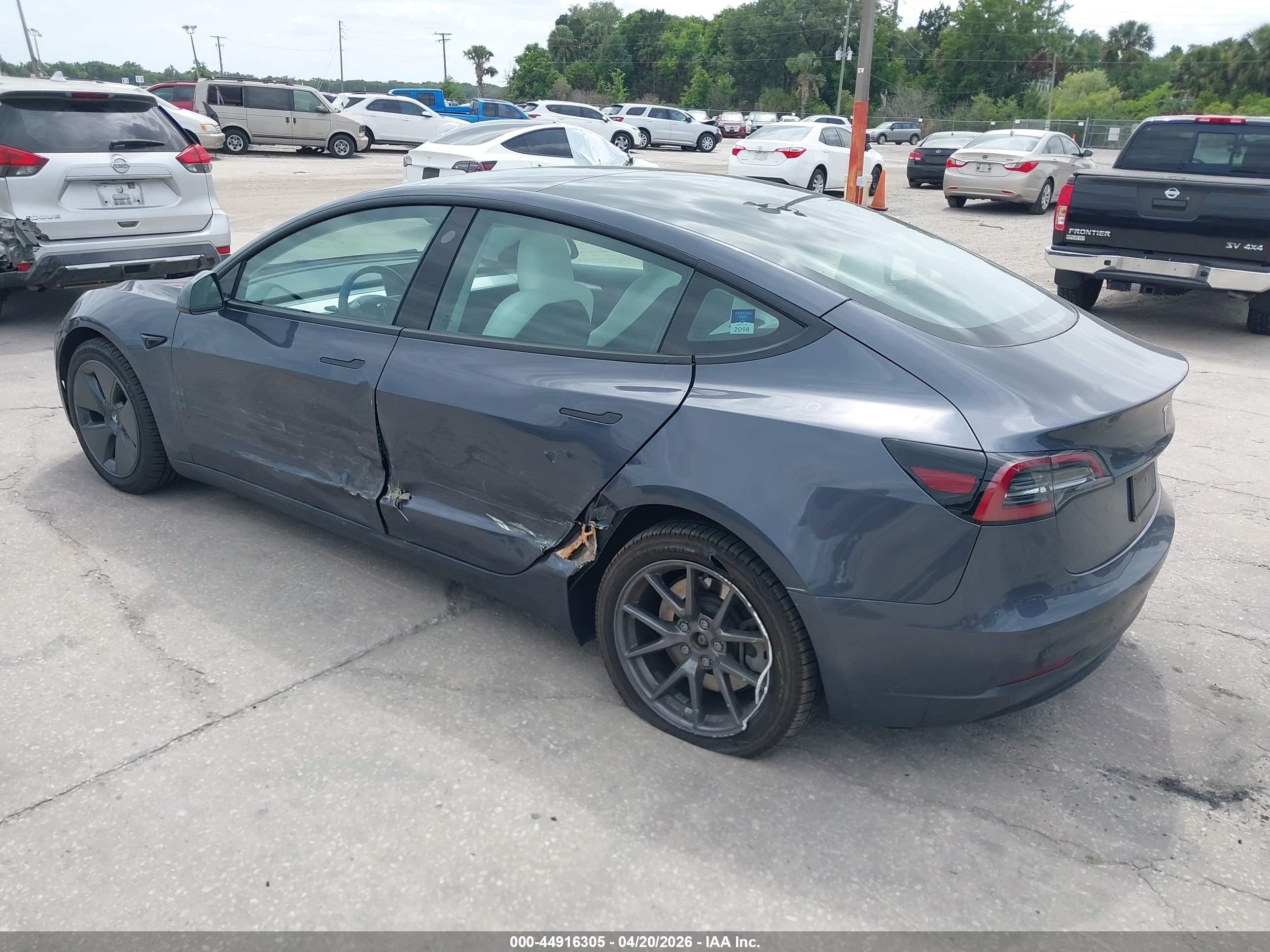 TESLA MODEL image 3