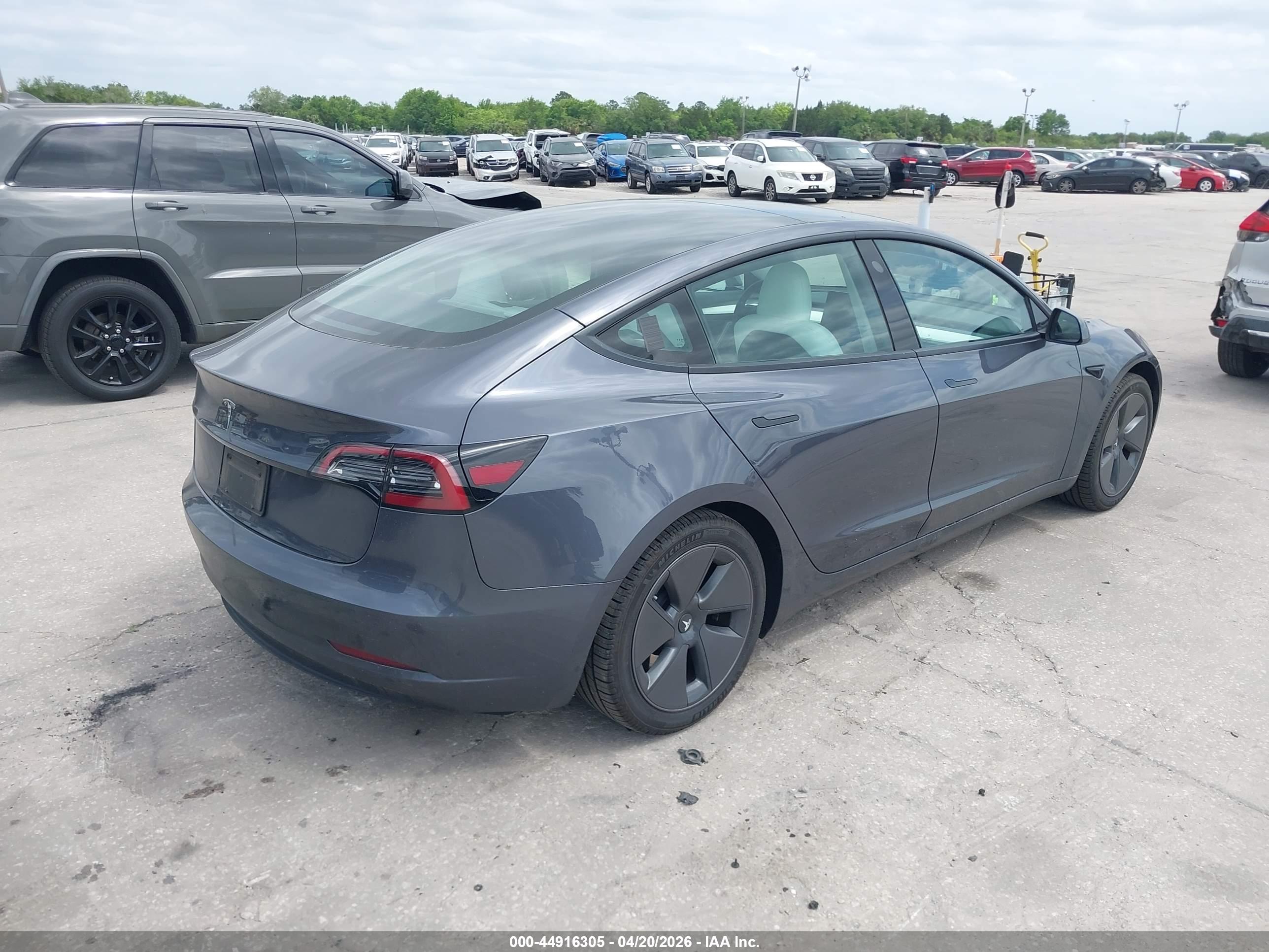 TESLA MODEL image 4