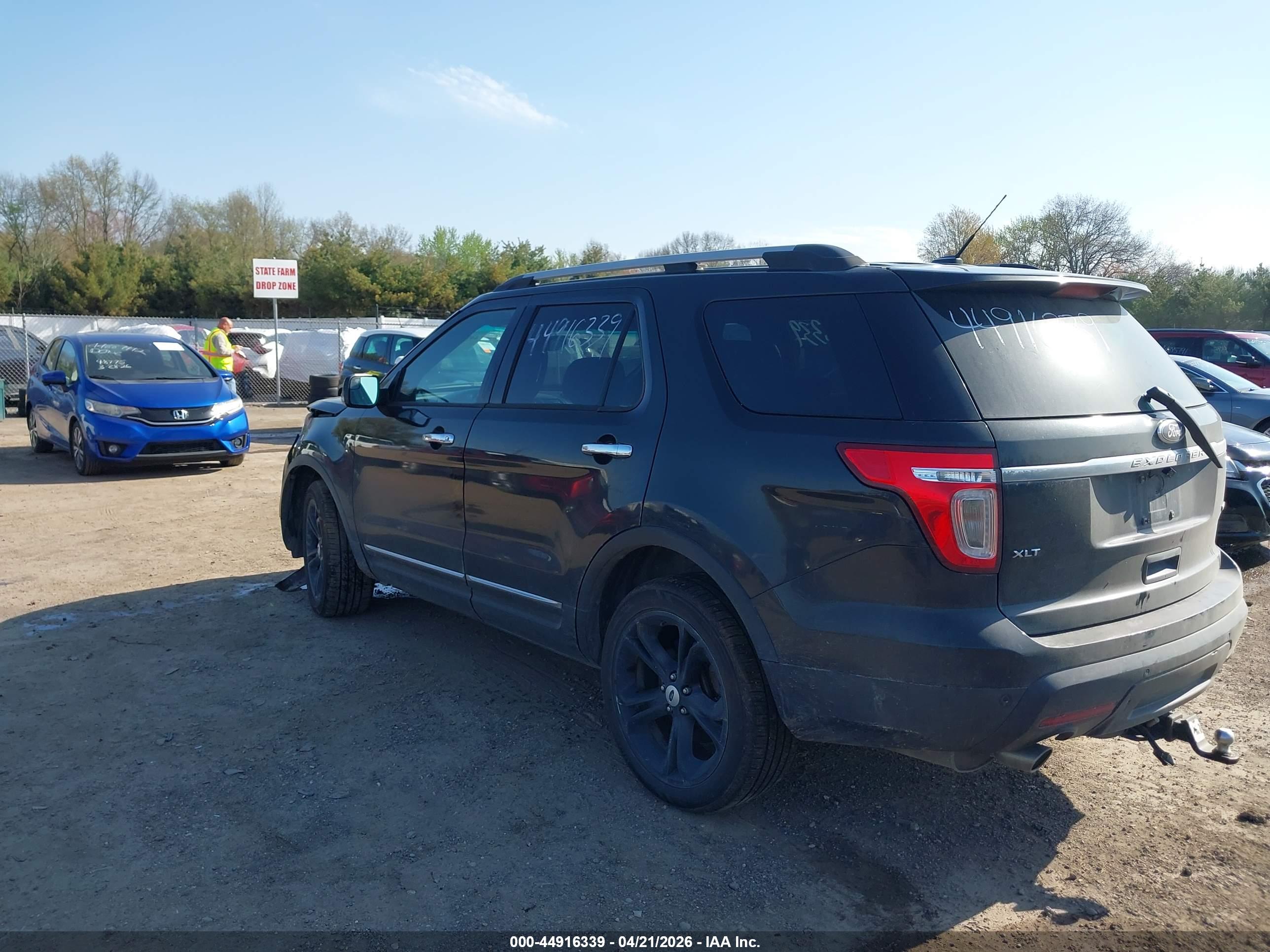 FORD EXPLORER image 3