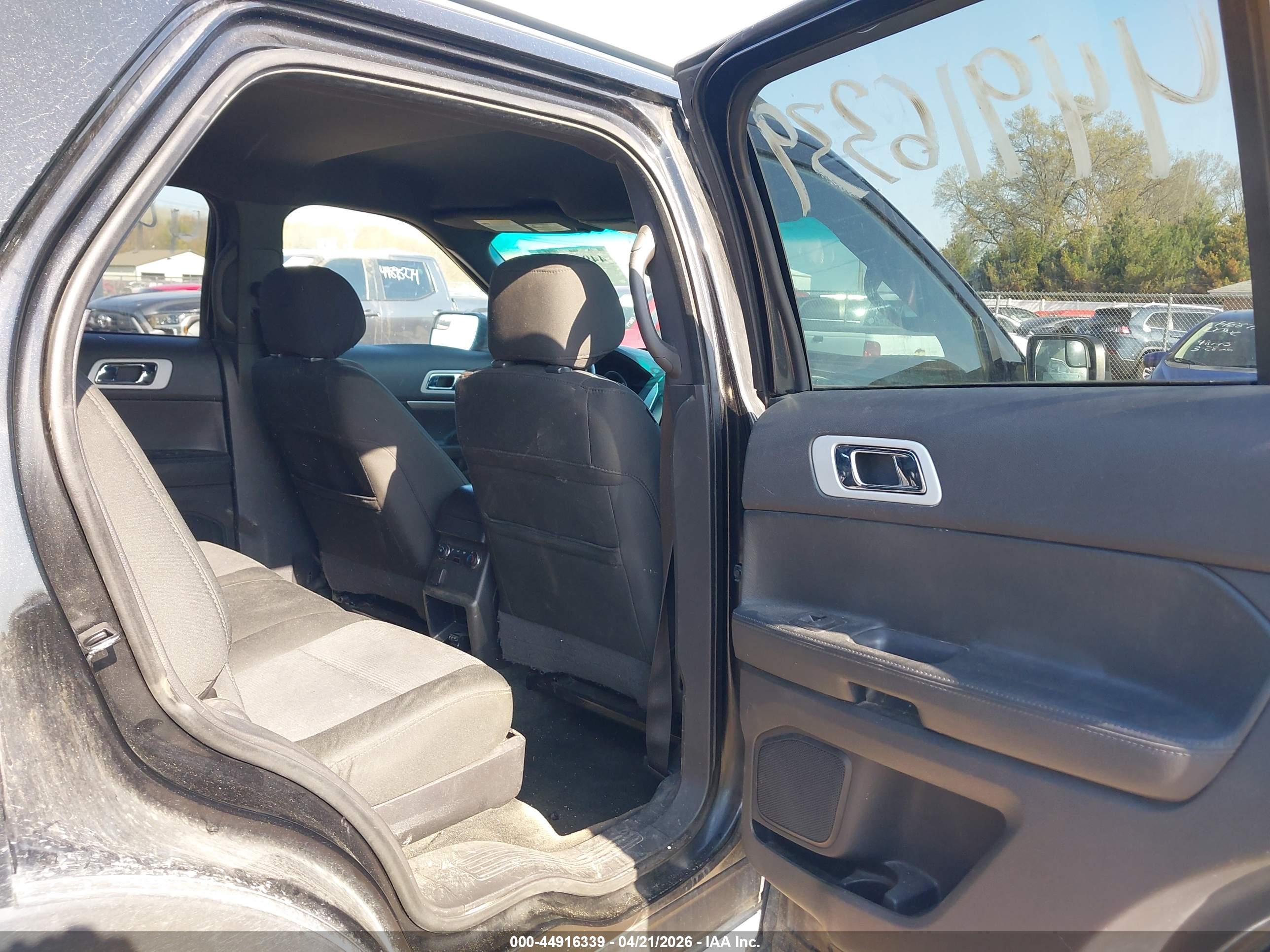 FORD EXPLORER image 8