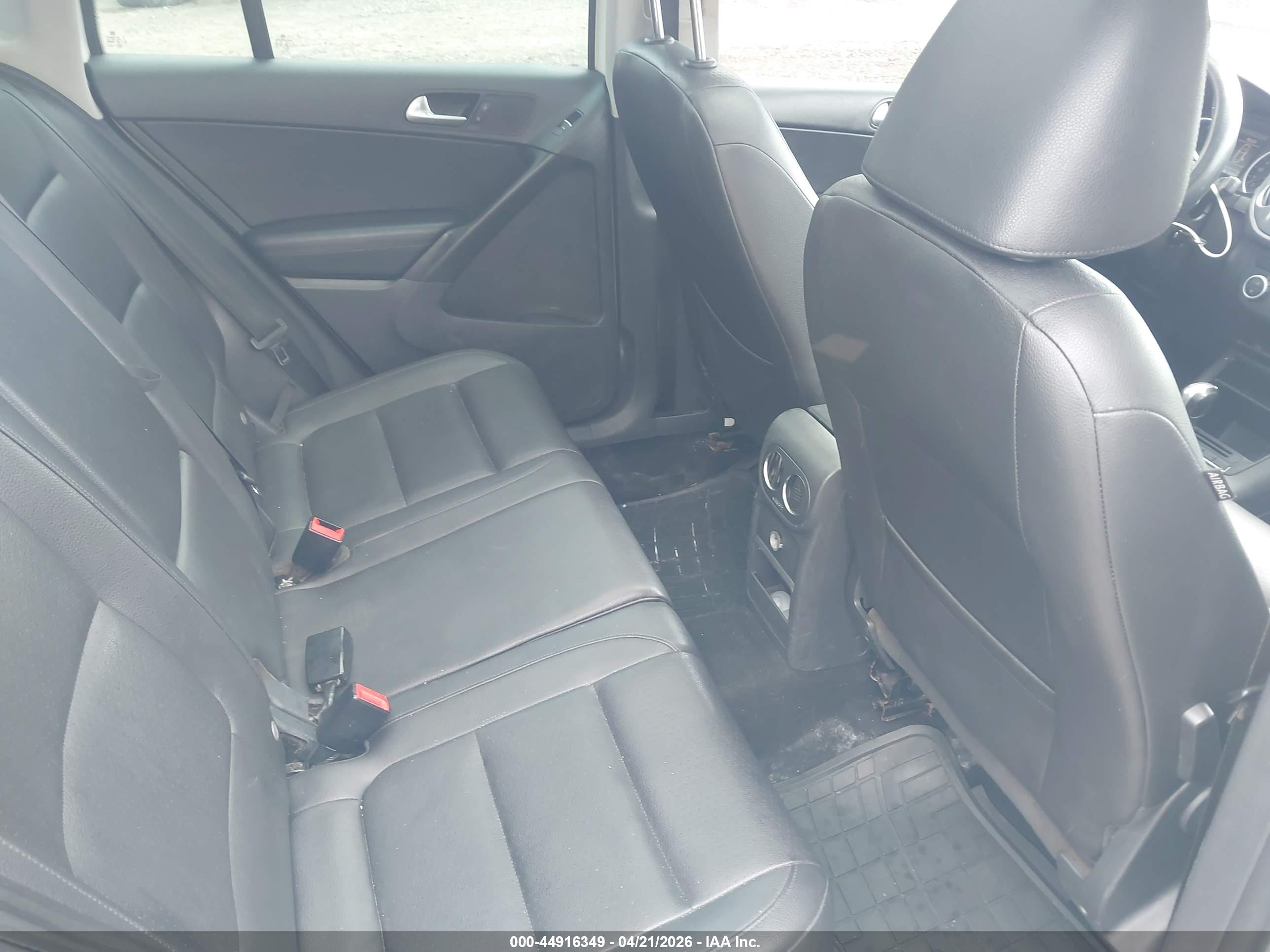 VOLKSWAGEN TIGUAN image 8