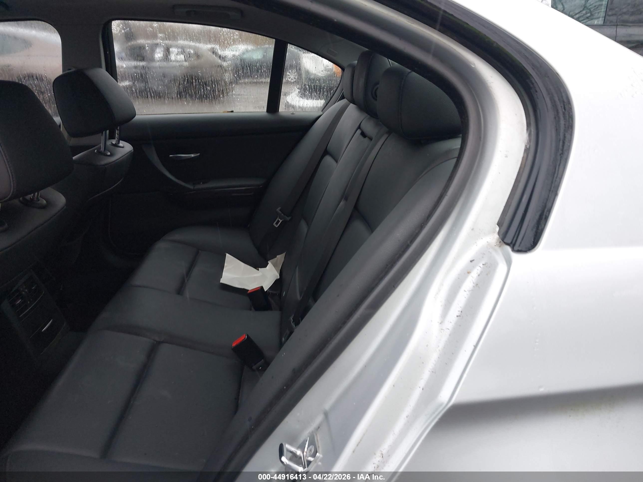 BMW 328XI image 8