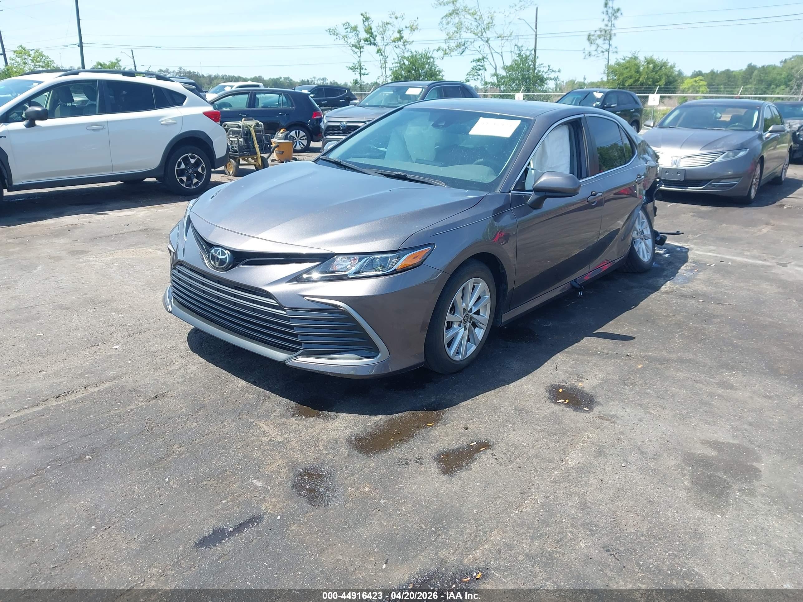TOYOTA CAMRY image 2