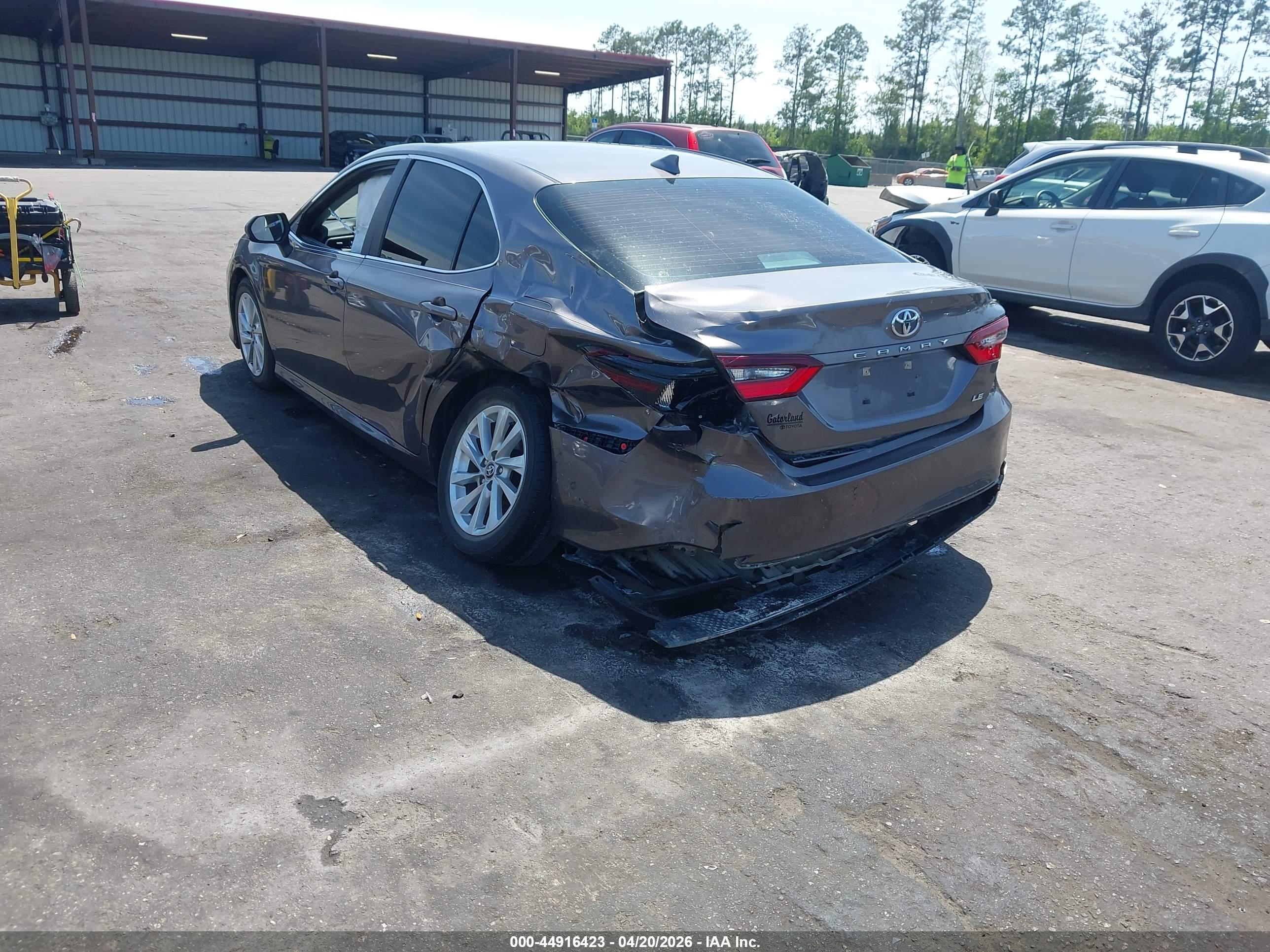TOYOTA CAMRY image 3