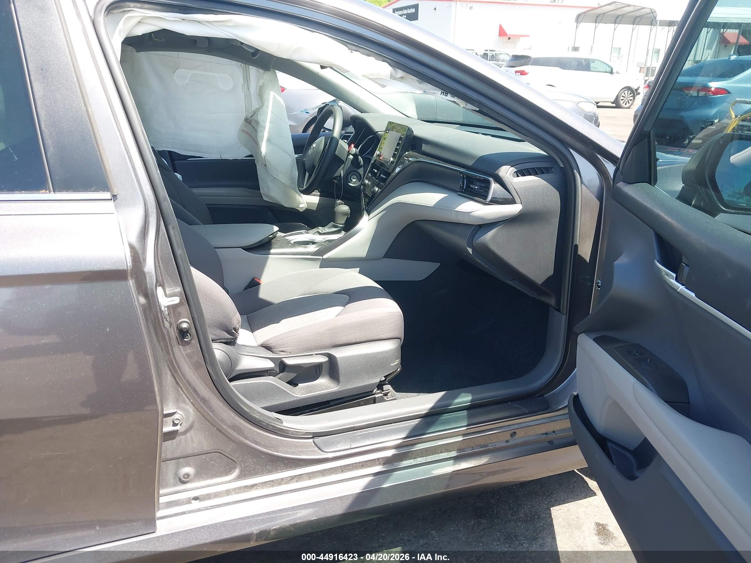 TOYOTA CAMRY image 5