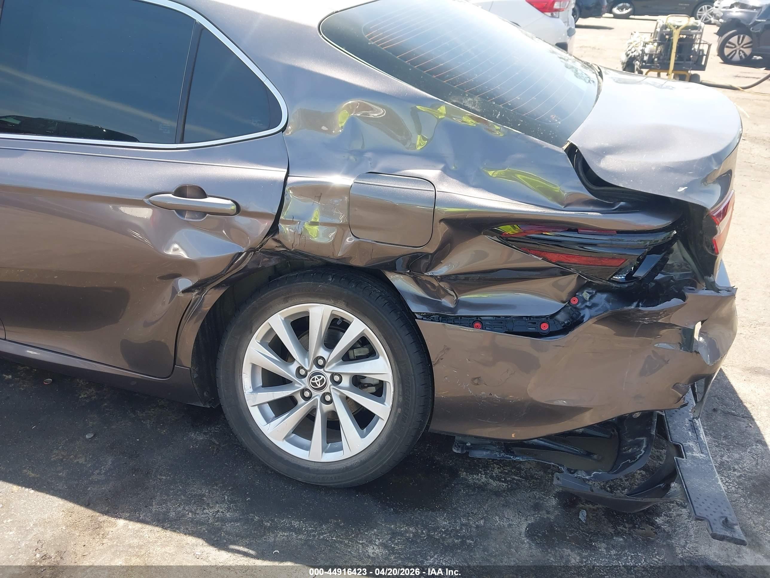 TOYOTA CAMRY image 6
