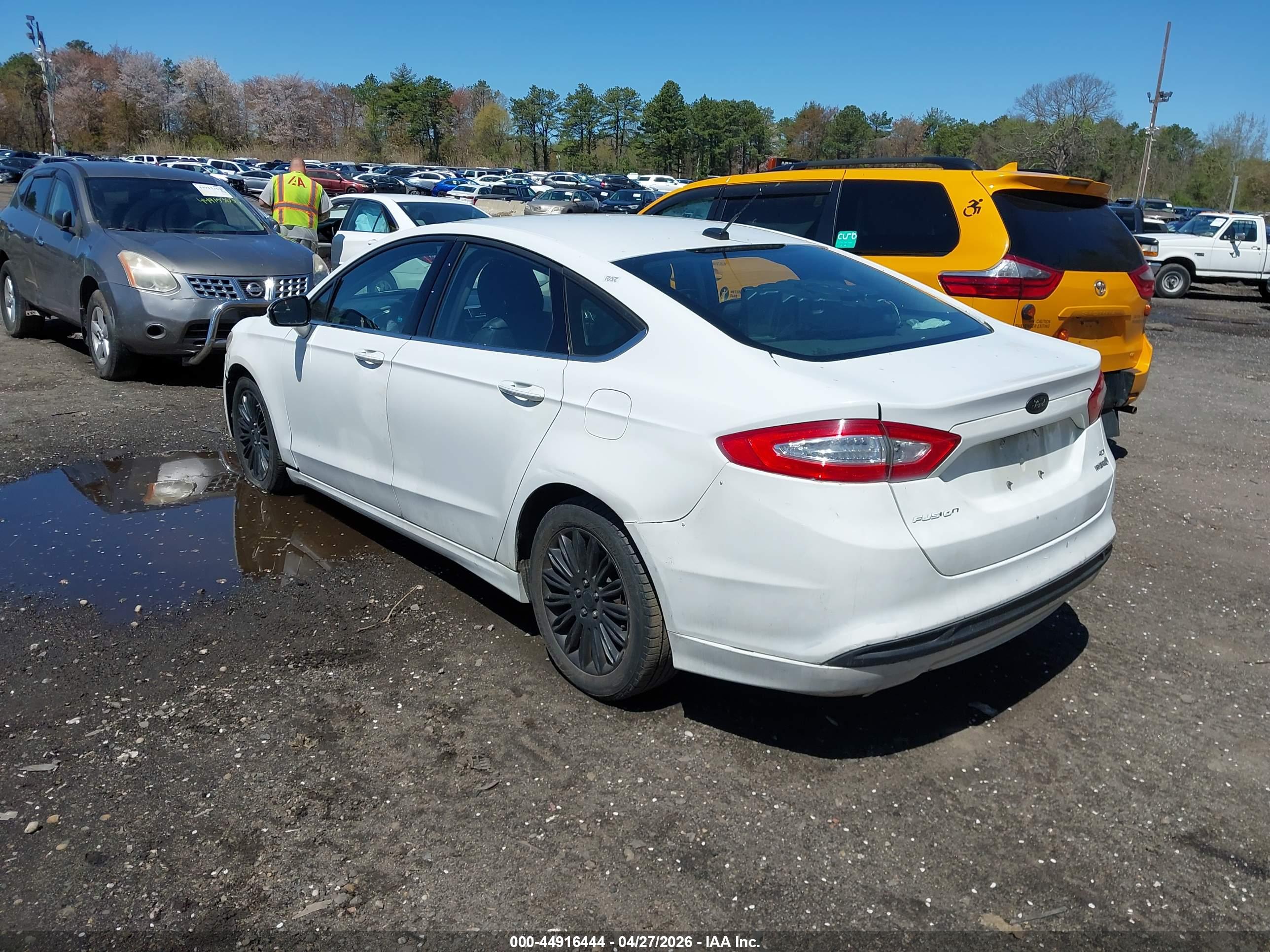 FORD FUSION image 3