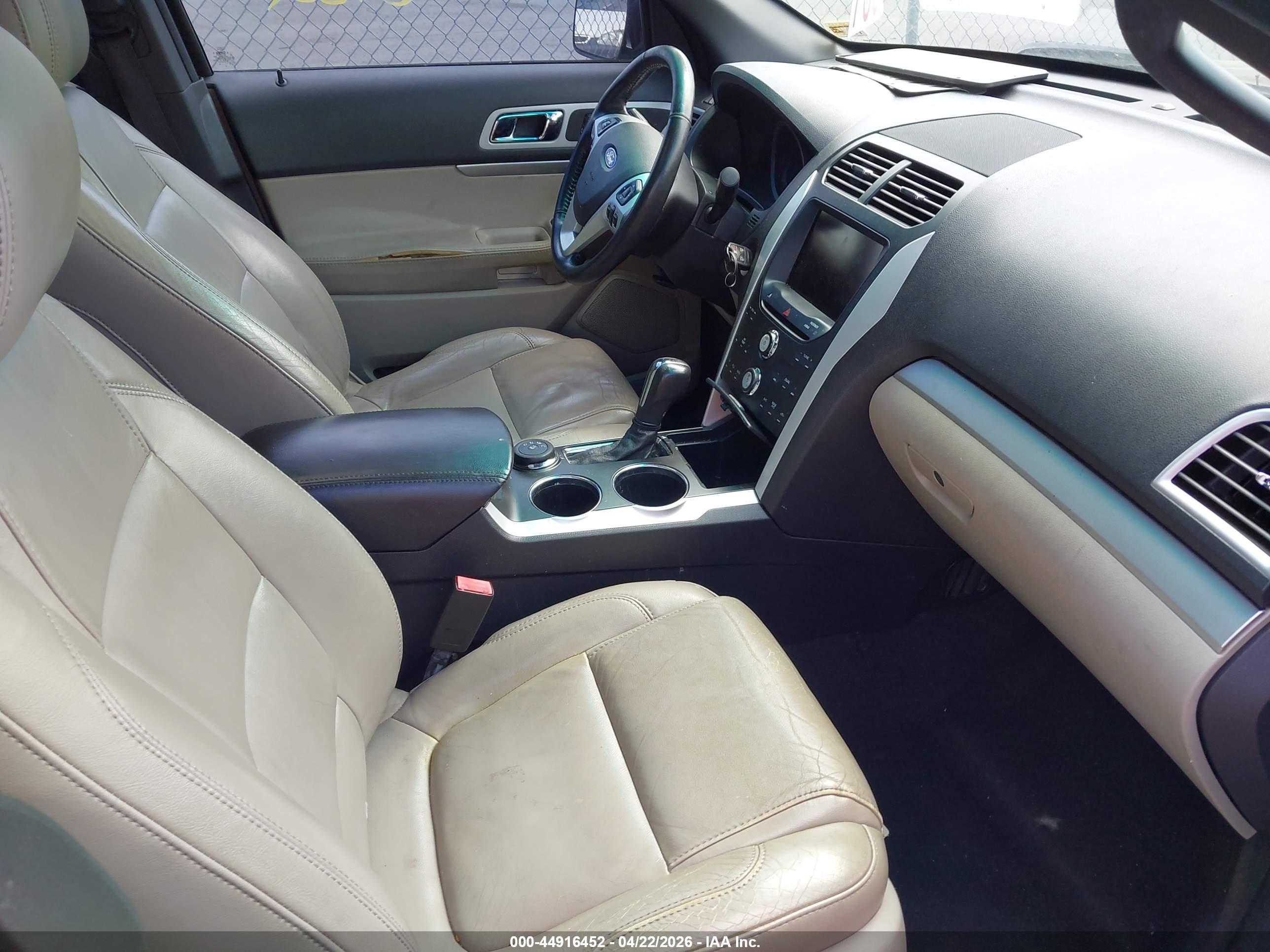 FORD EXPLORER image 5