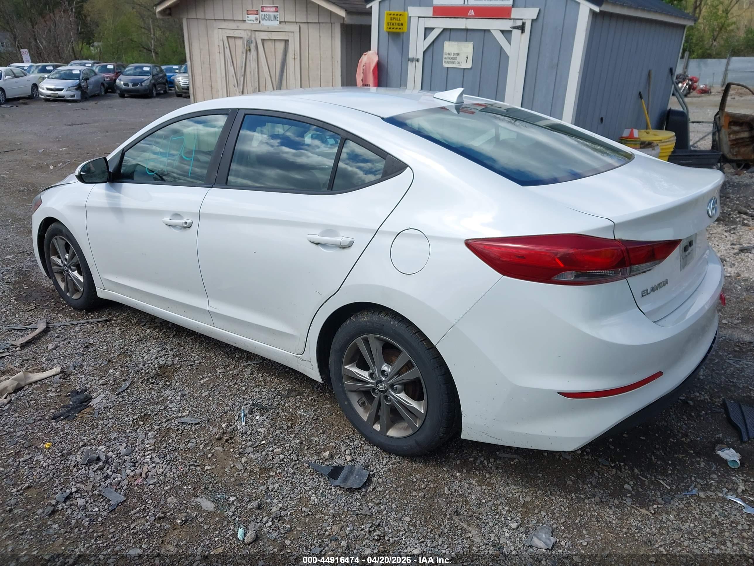 HYUNDAI ELANTRA image 3