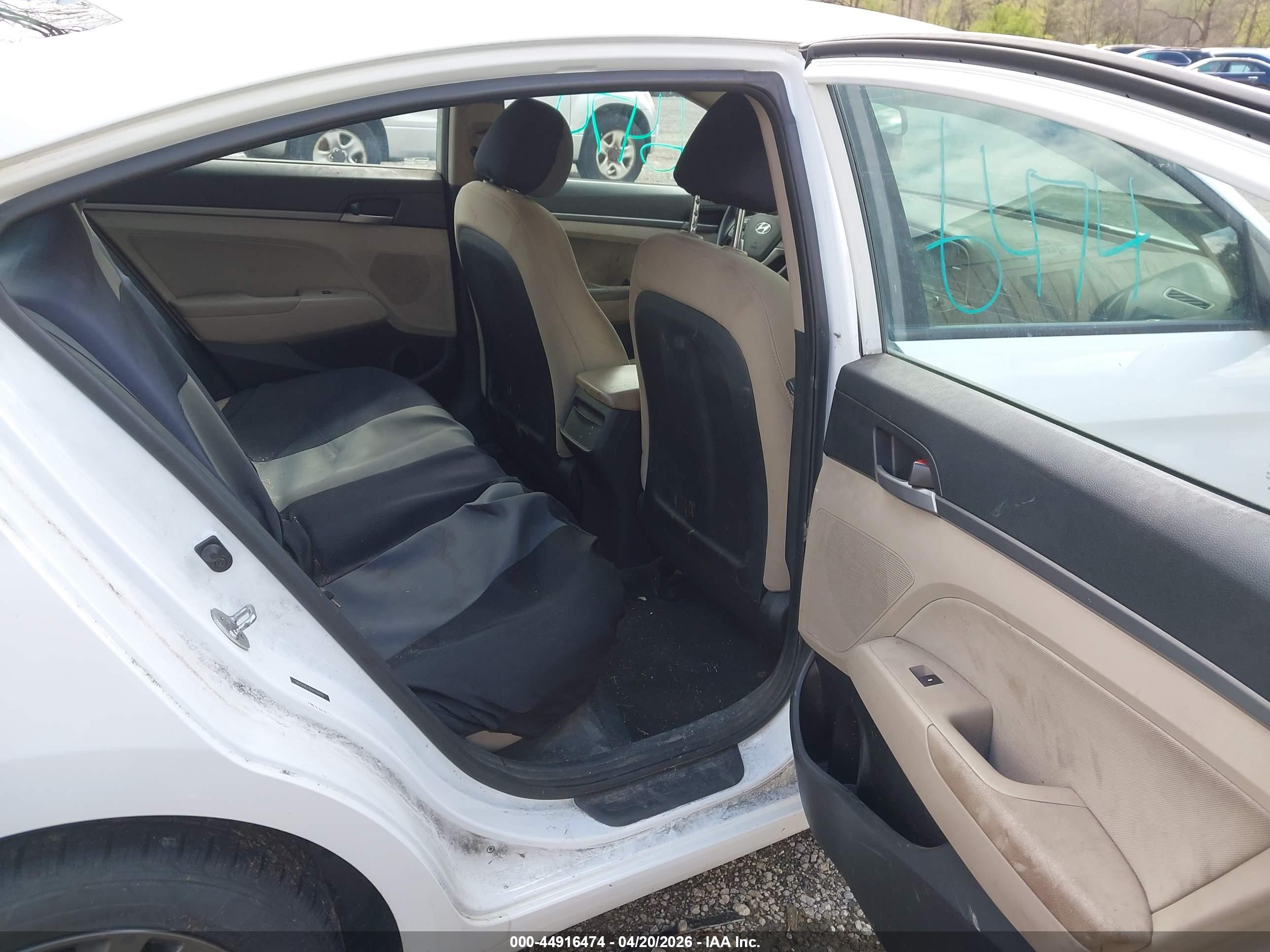 HYUNDAI ELANTRA image 8