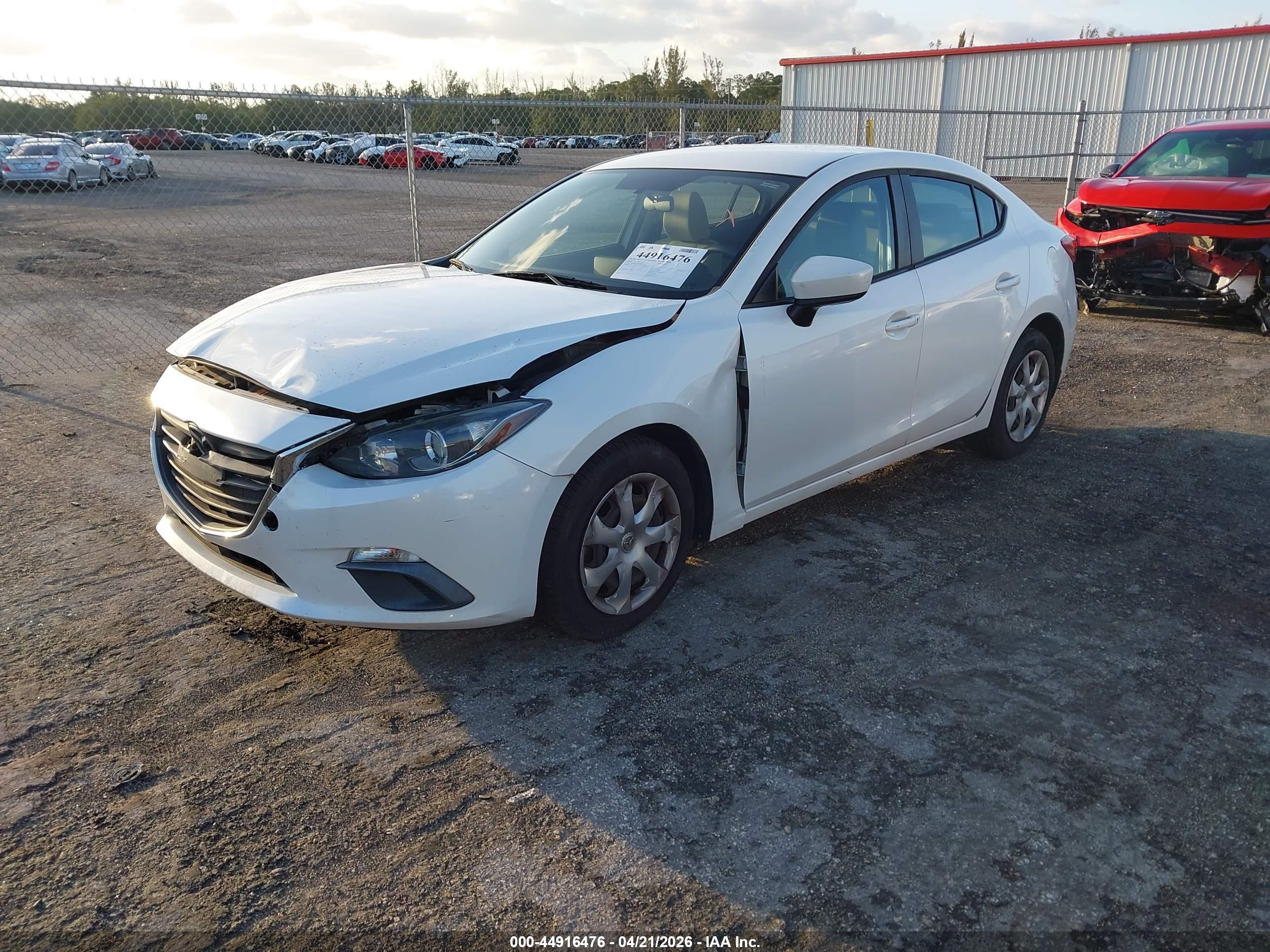 MAZDA MAZDA3 image 2