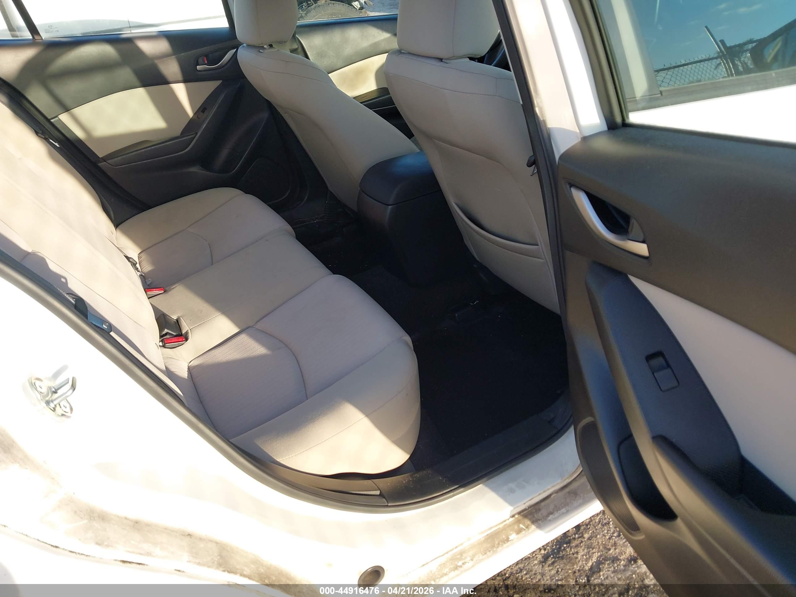 MAZDA MAZDA3 image 8