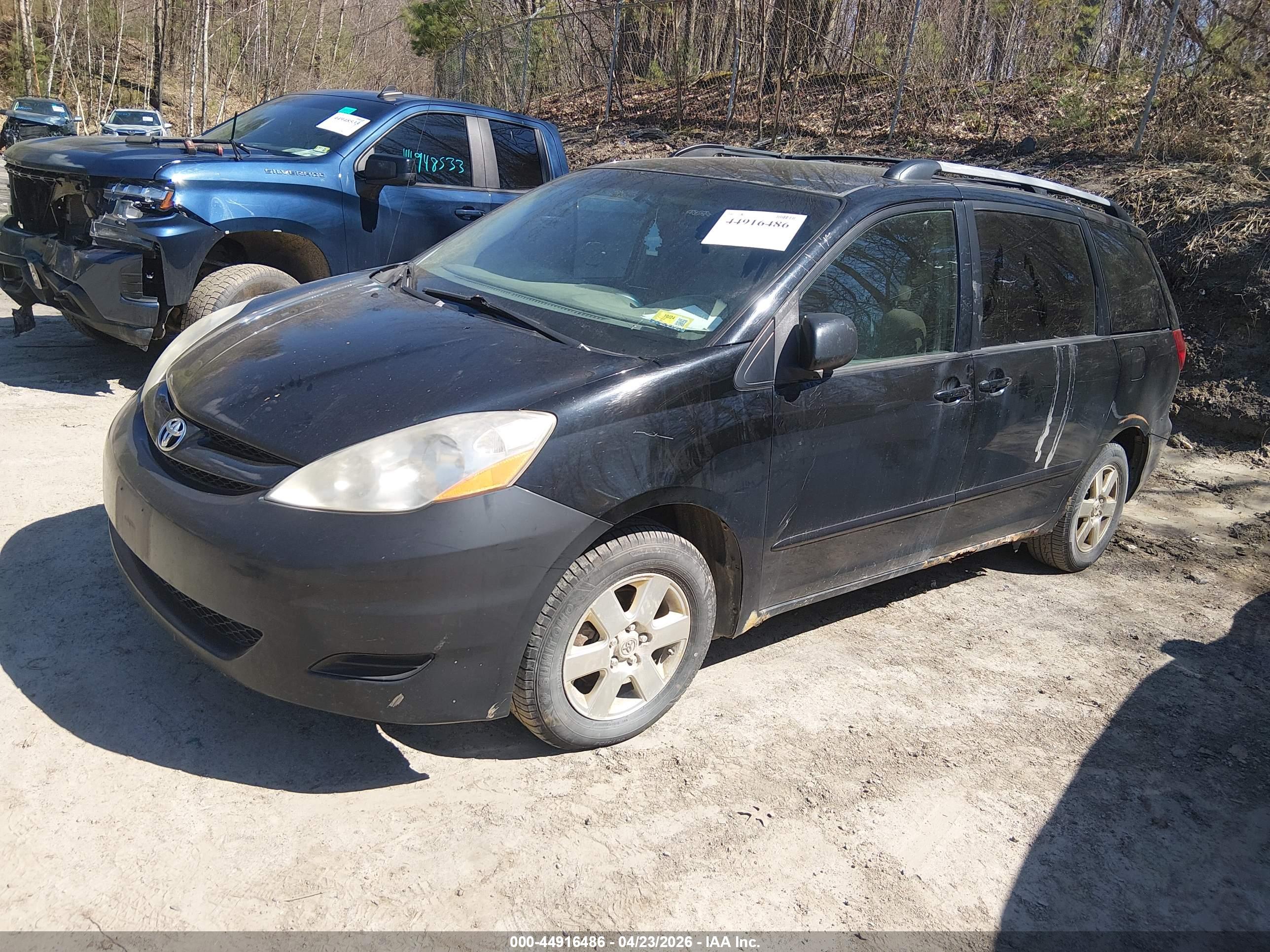 TOYOTA SIENNA image 2