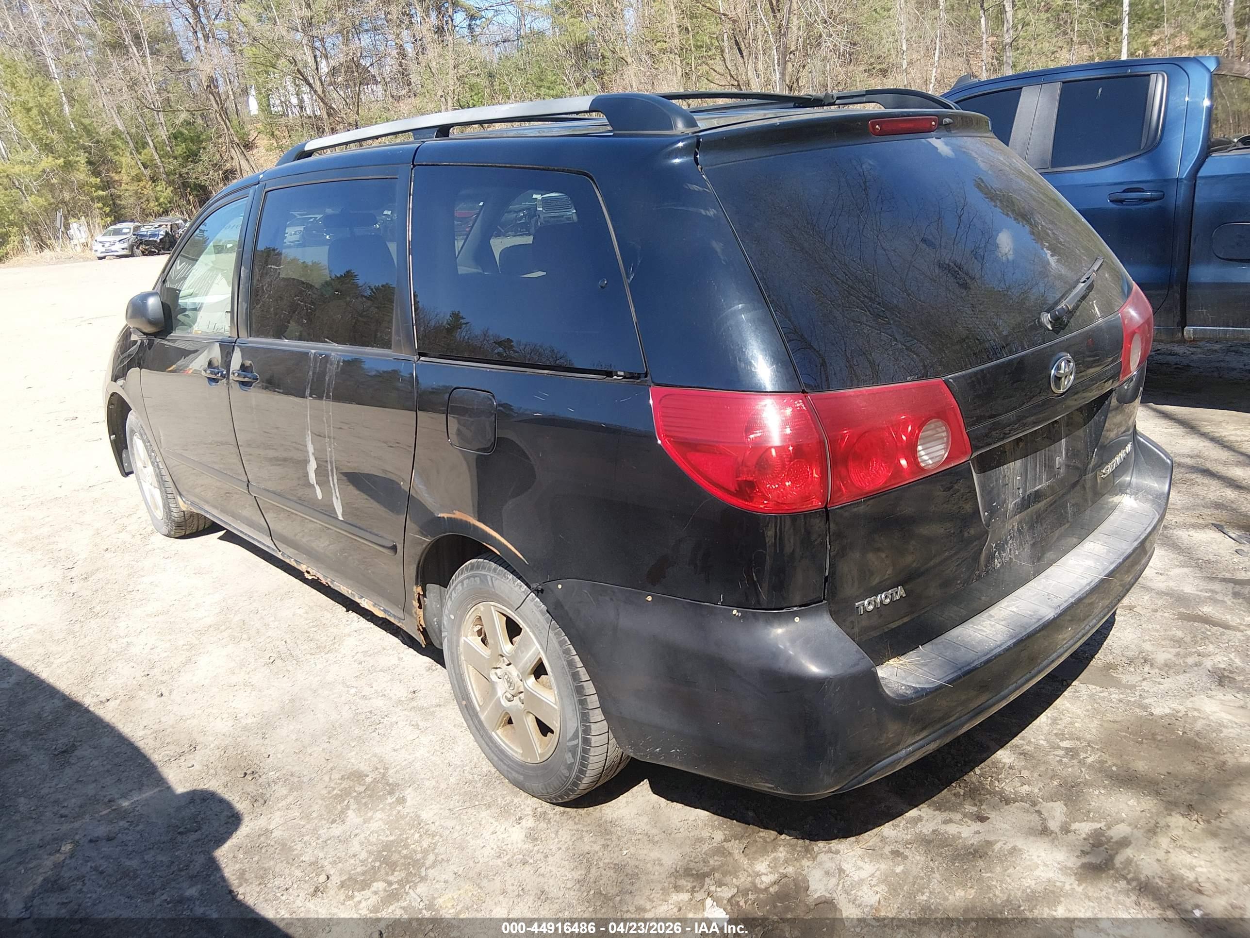TOYOTA SIENNA image 3