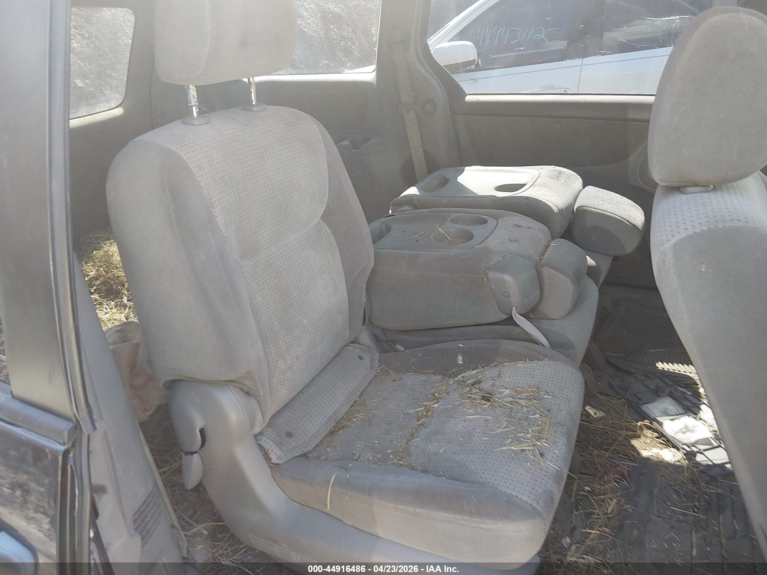 TOYOTA SIENNA image 8