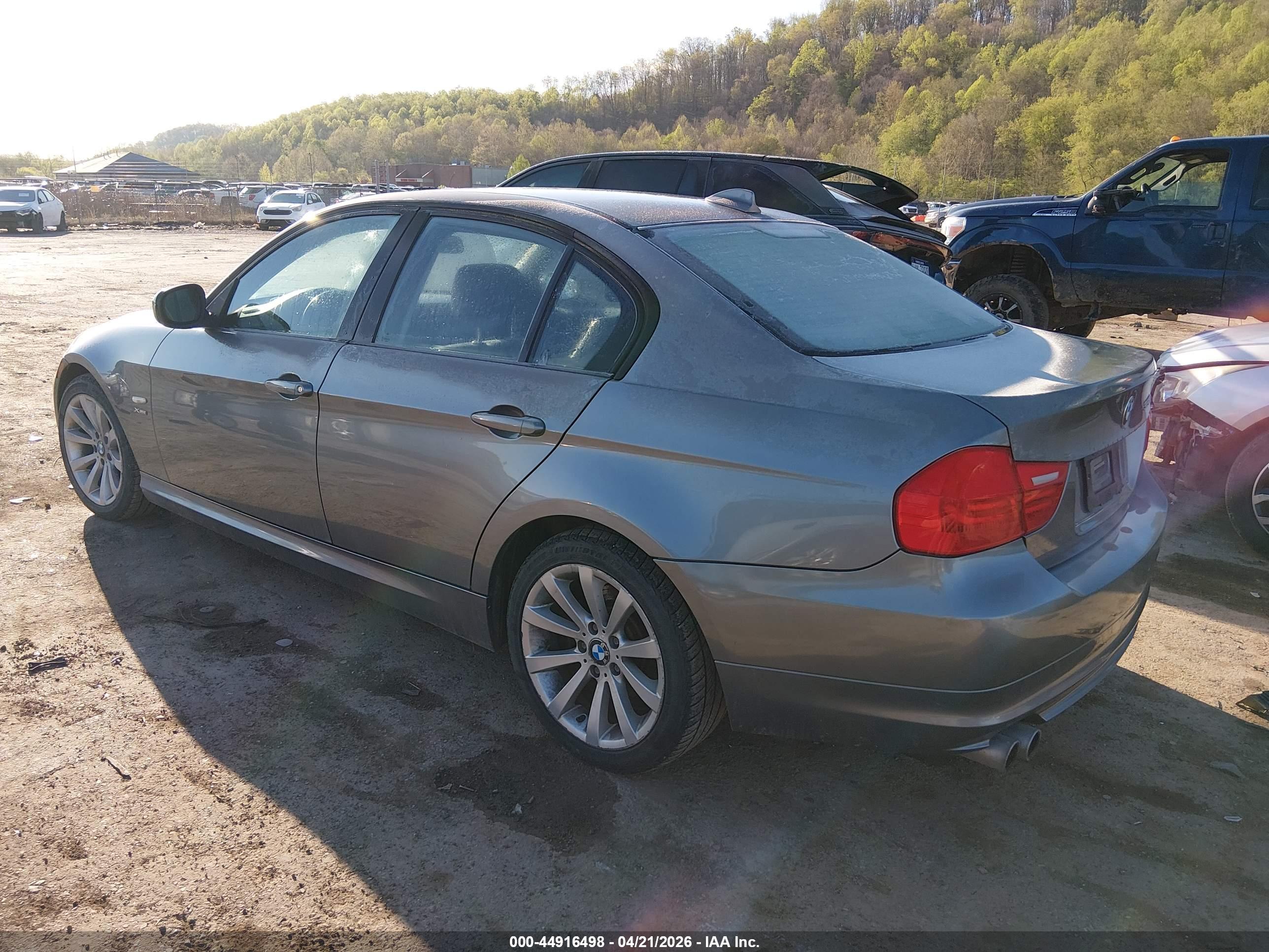 BMW 328I image 3