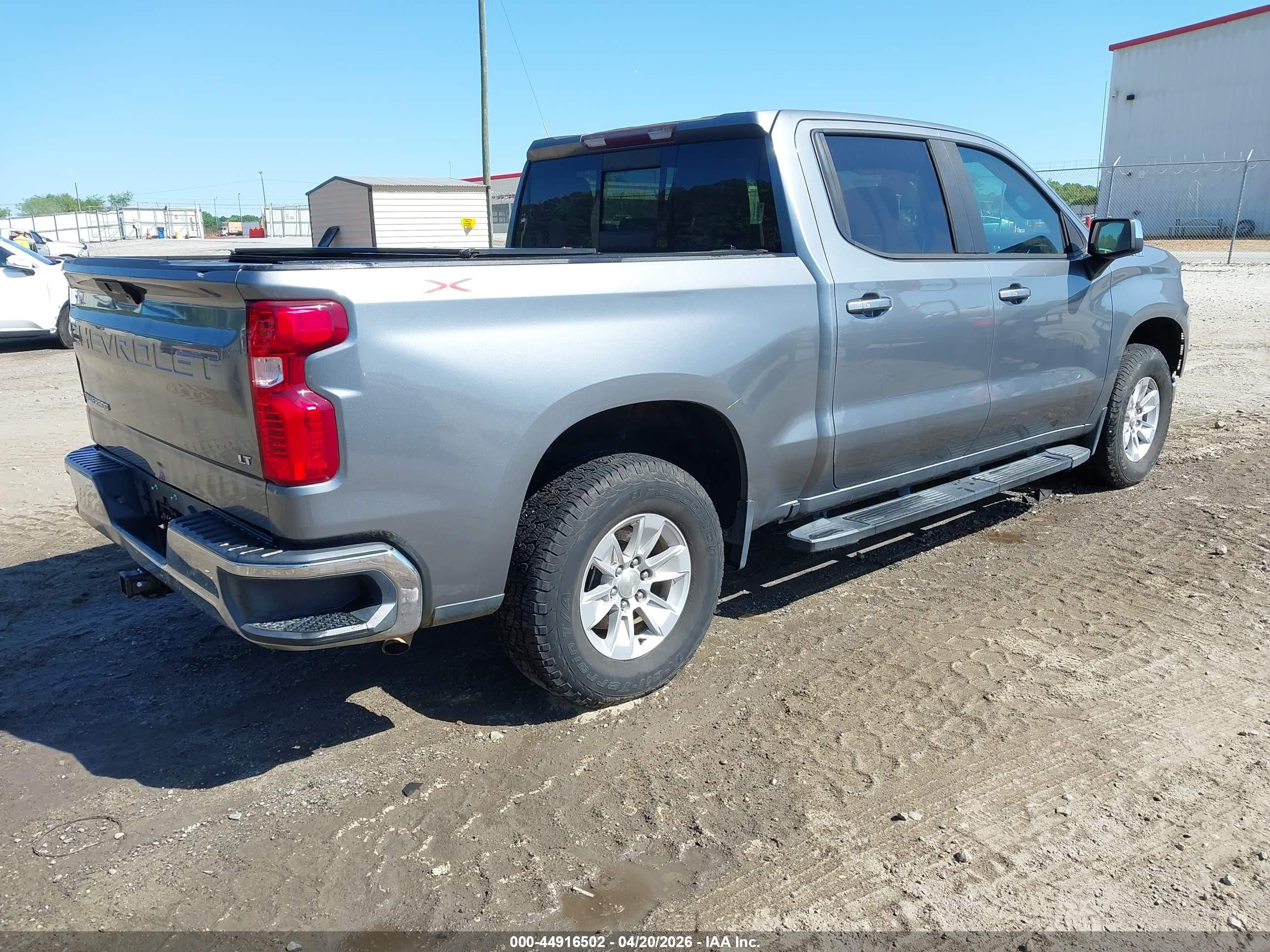 CHEVROLET SILVERADO image 4